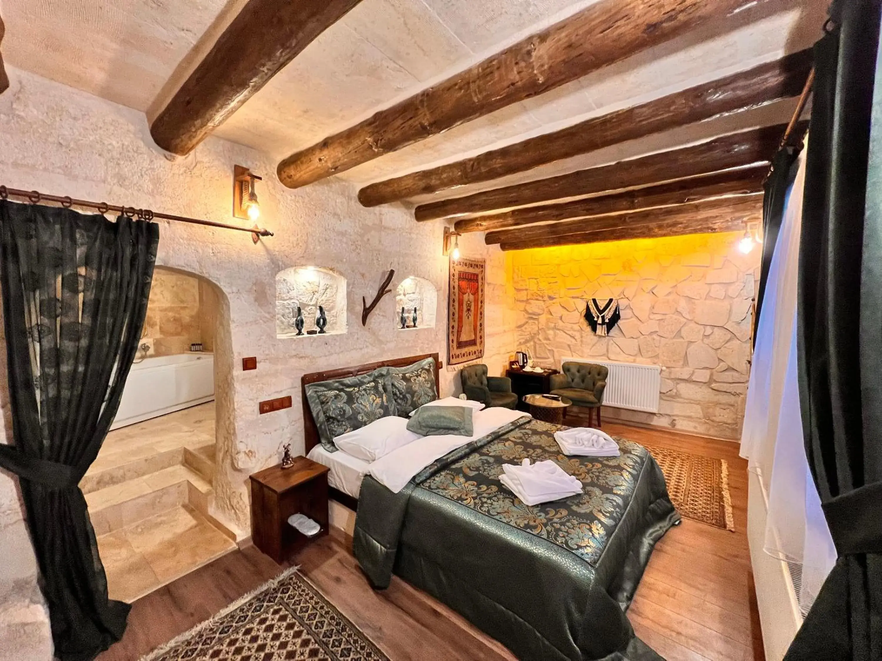 Deluxe Double Room with Bath in Shadow Cave House Deluxe Double Room with Bath in Shadow Cave House