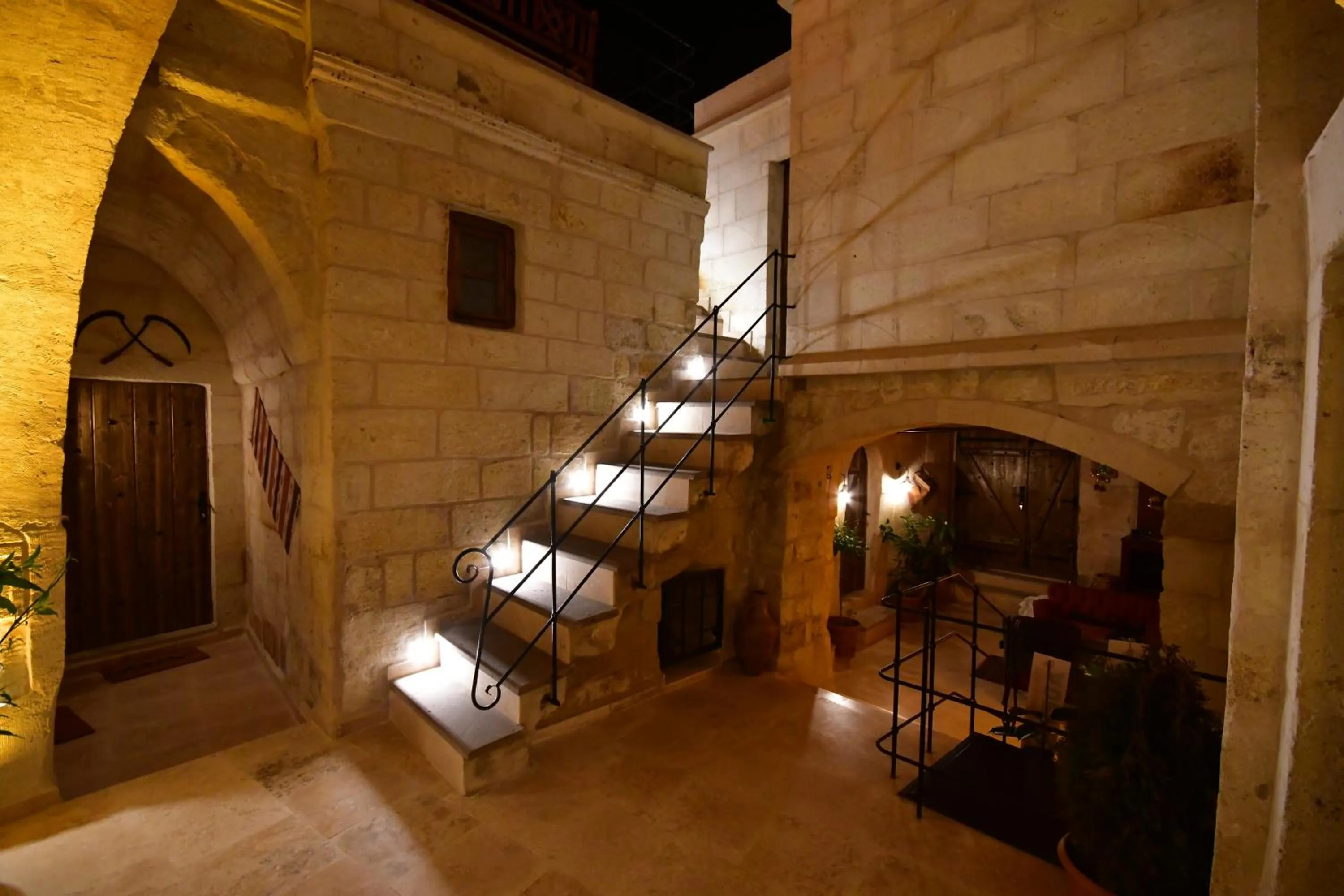 Inner courtyard view in Shadow Cave House