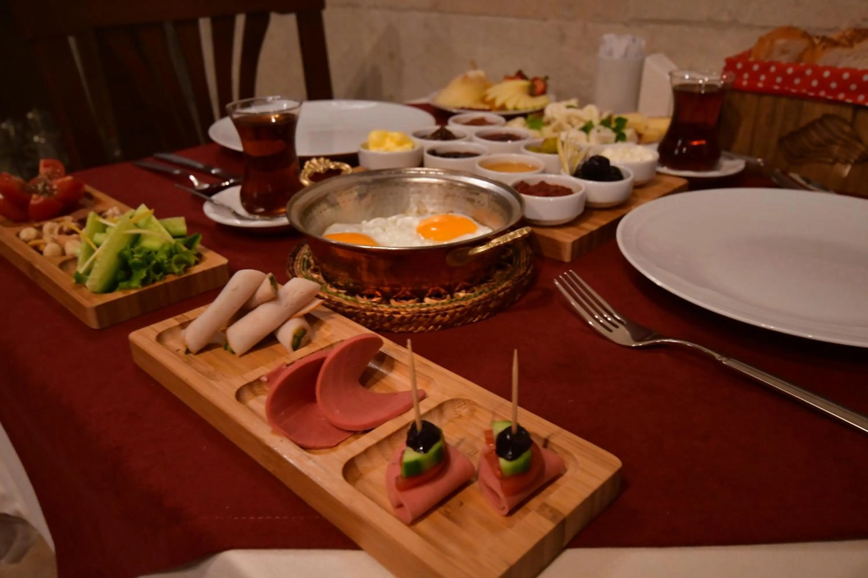 Restaurant/places to eat in Shadow Cave House