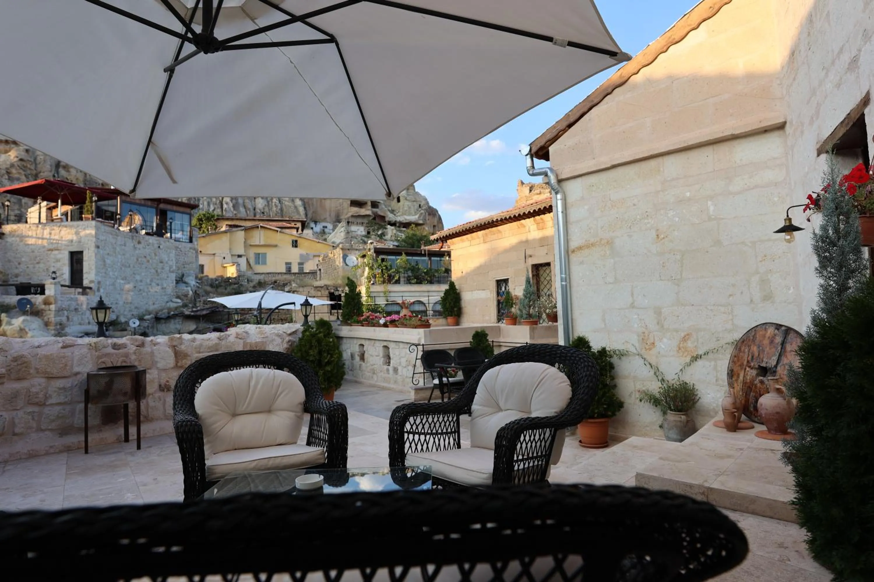 Balcony/Terrace in Shadow Cave House