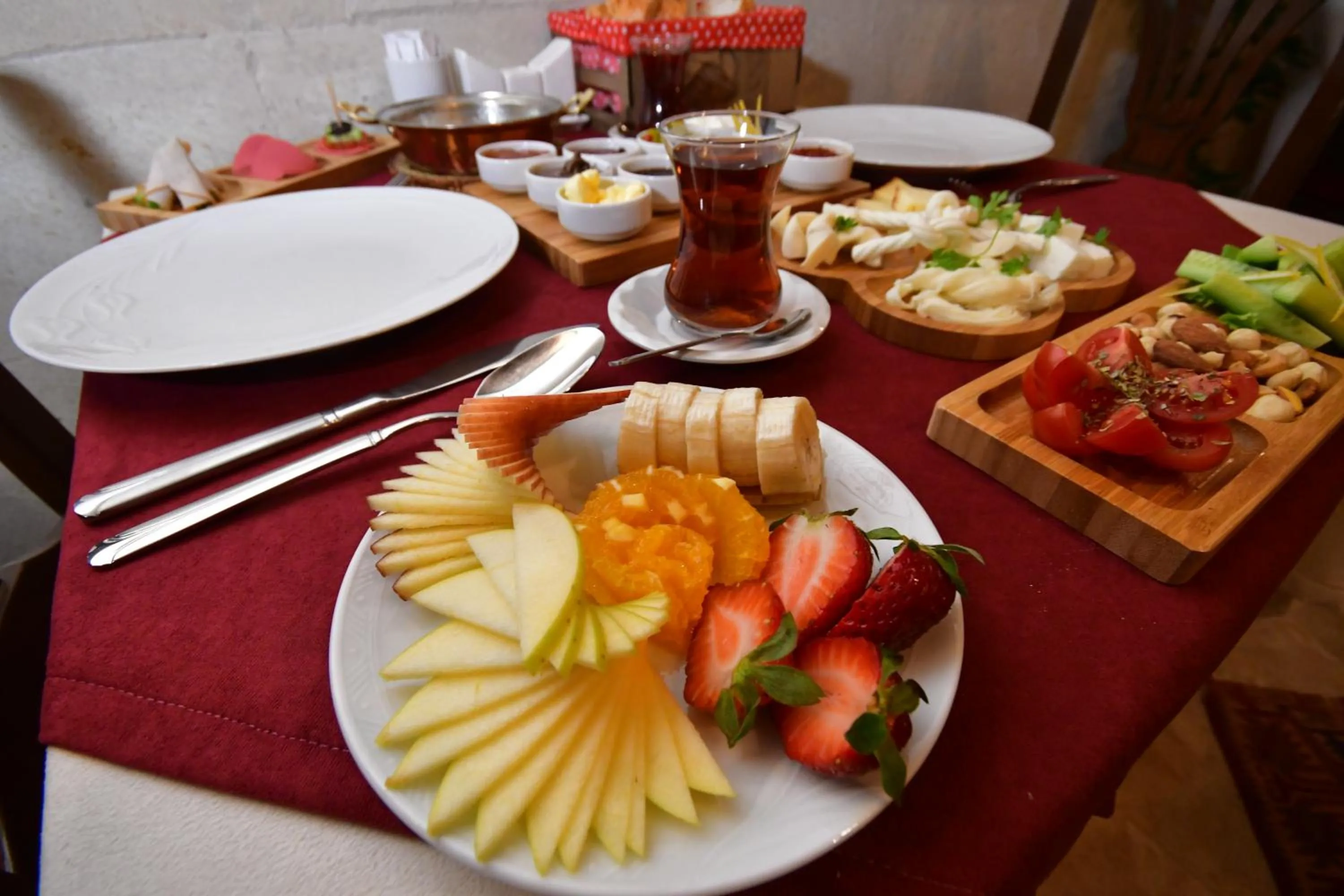 Food and drinks in Shadow Cave House