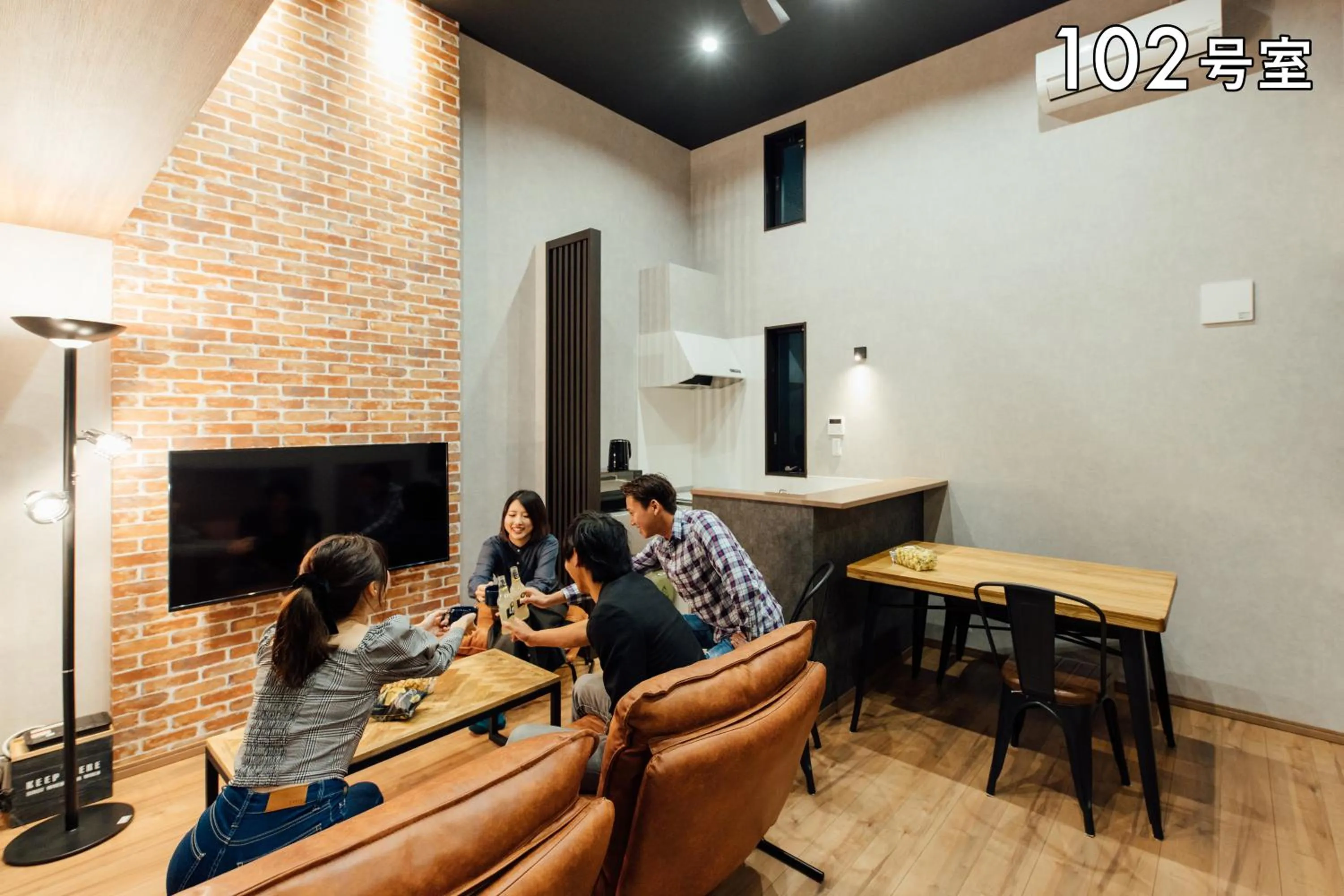 People in YOUR ROOM 熊本駅