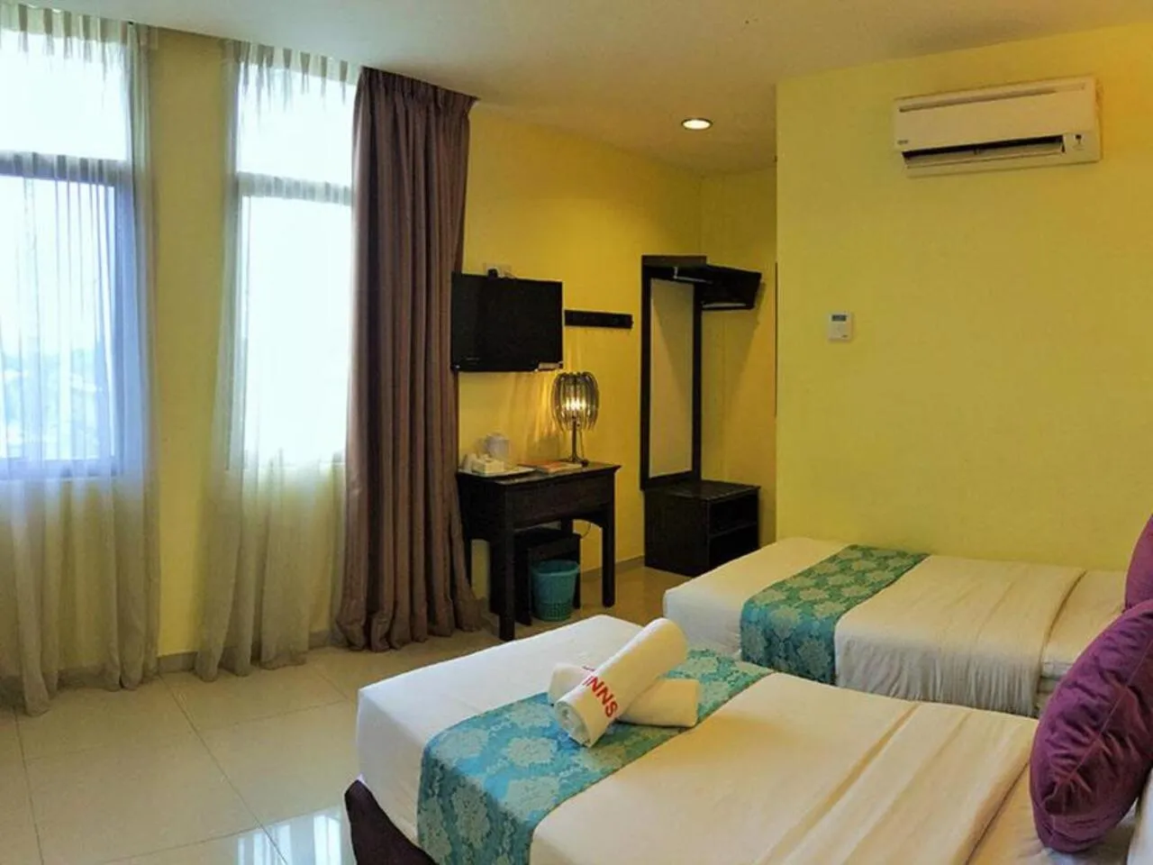 Bed in Sun Inns Dmind Seri Kembangan