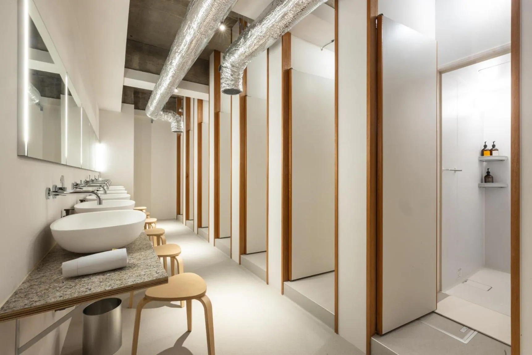 Shower in UNPLAN Fukuoka