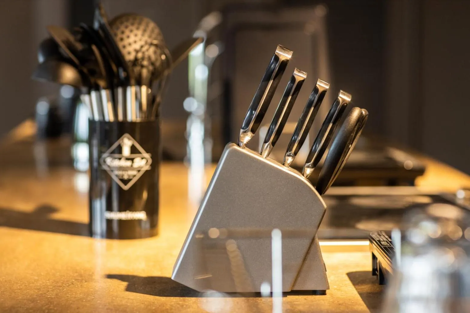 Communal kitchen in UNPLAN Fukuoka