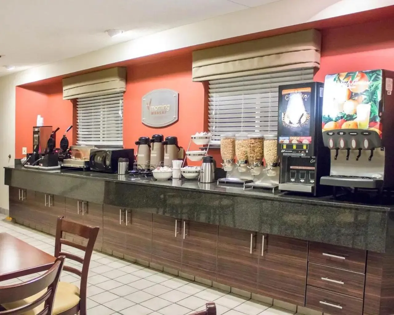 Dining area in Sleep Inn Pelham Oak Mountain