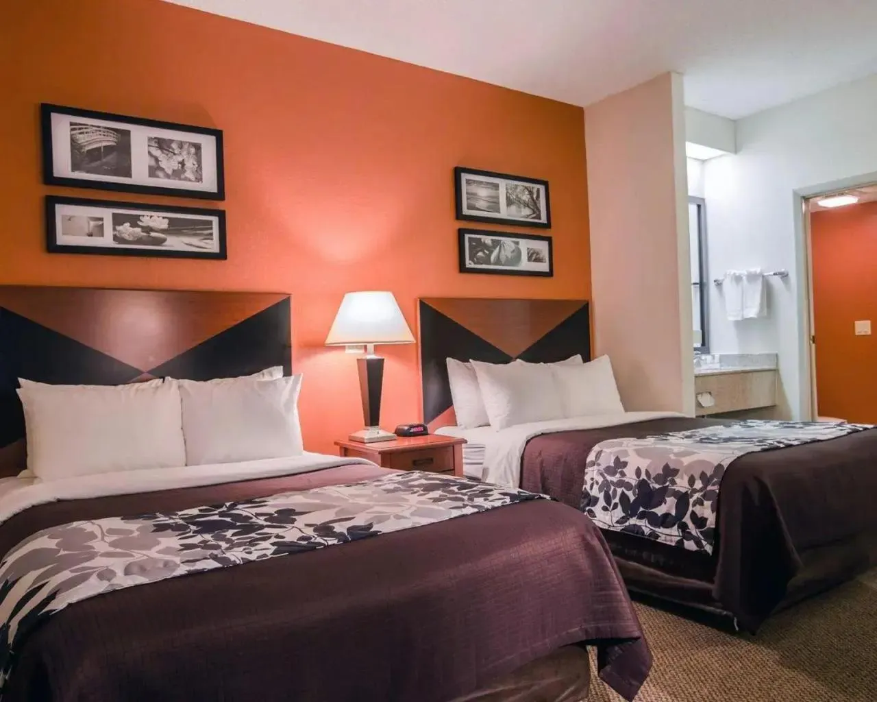 Bed in Sleep Inn Pelham Oak Mountain