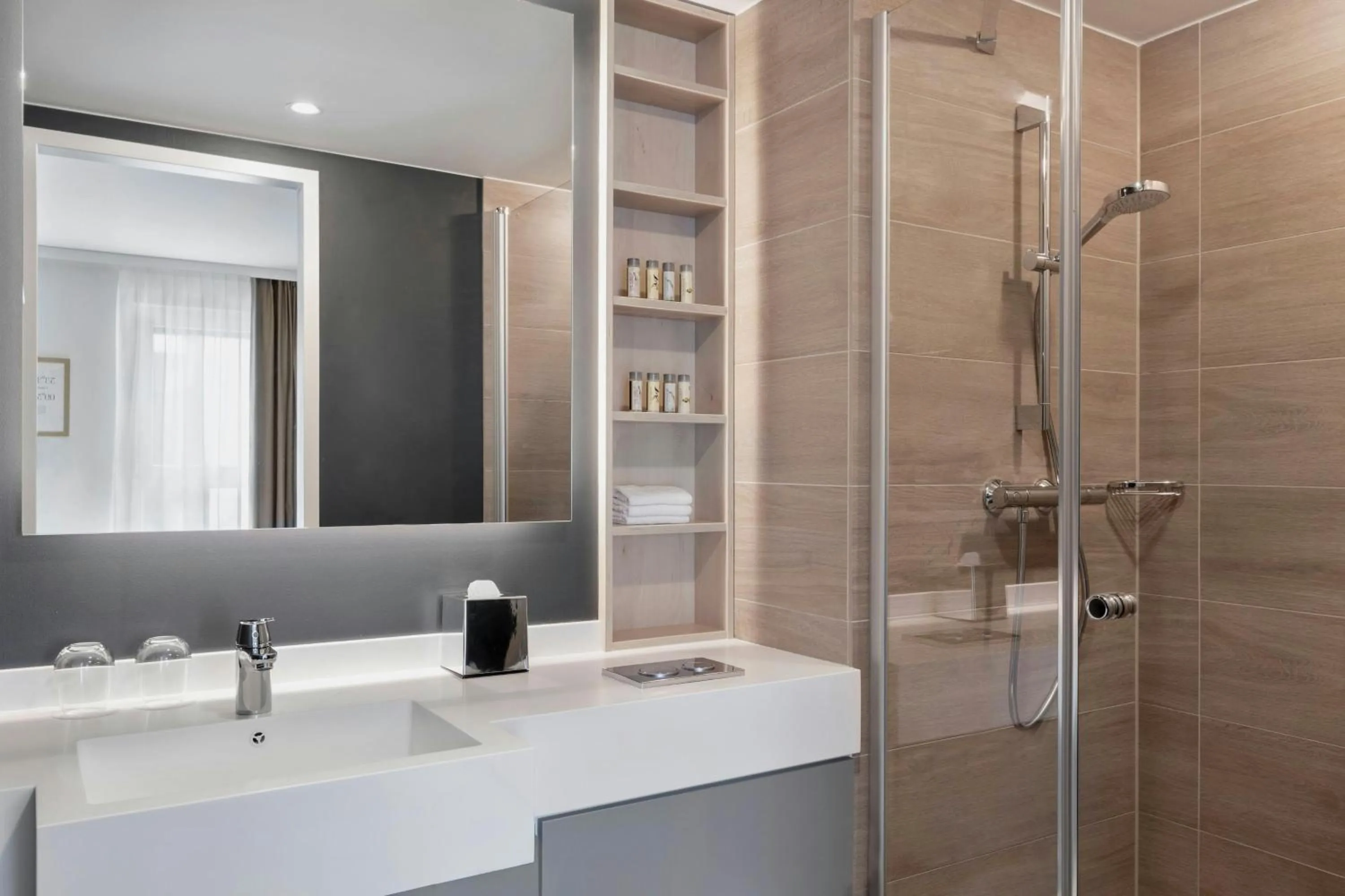 Bathroom in Residence Inn by Marriott Hamburg Altona