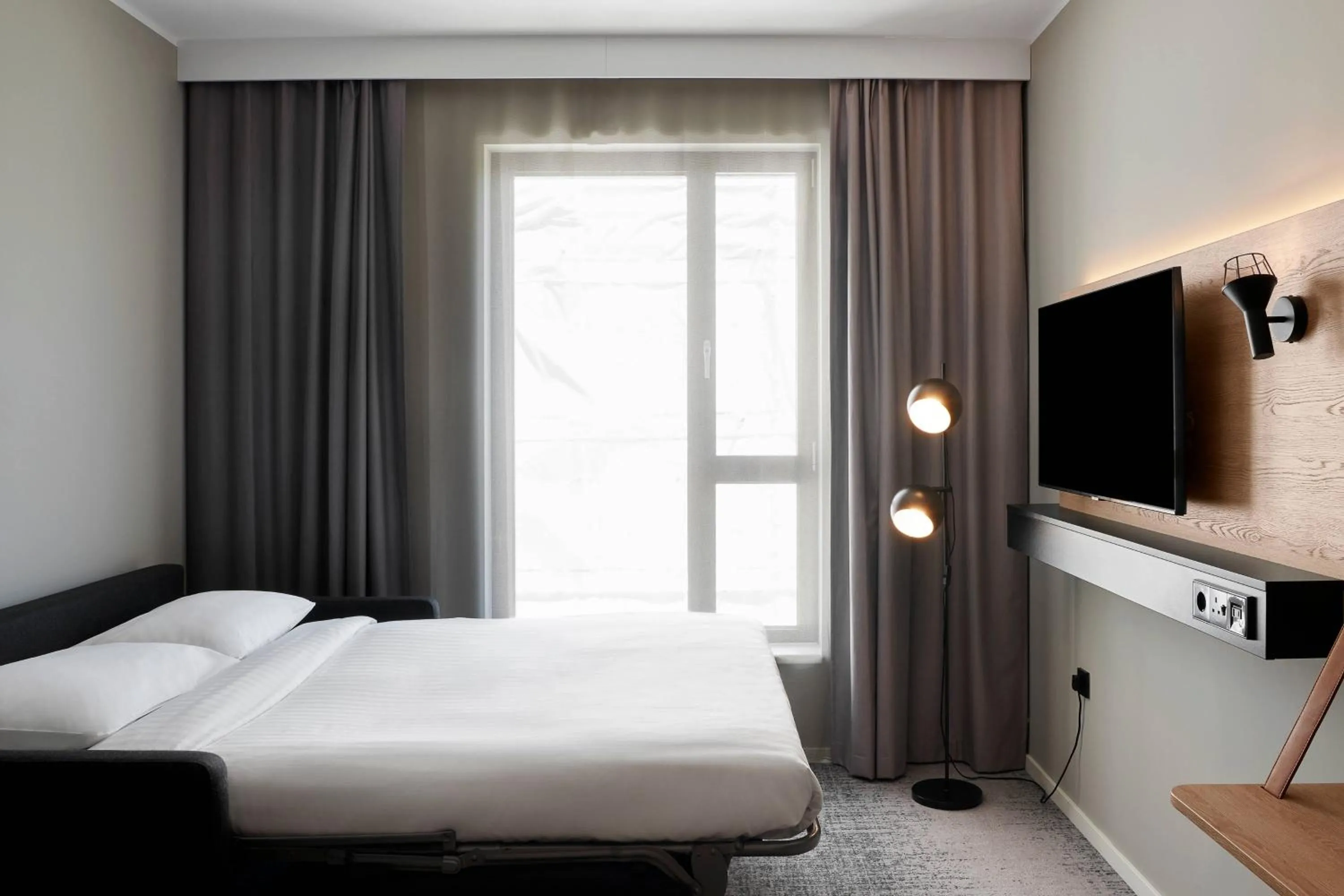 Photo of the whole room, Bed in Moxy Milton Keynes