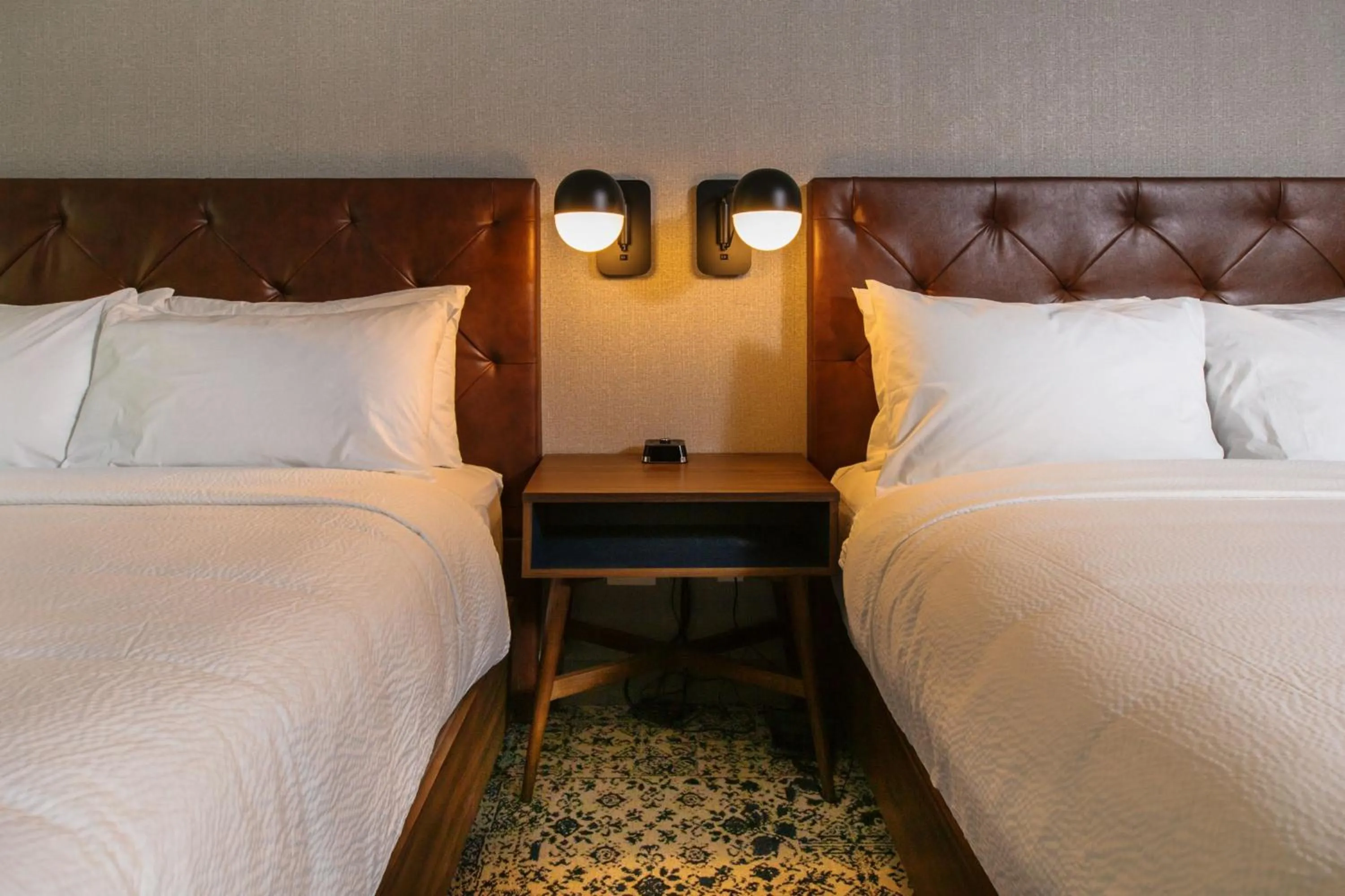 Photo of the whole room, Bed in Four Points by Sheraton Deadwood