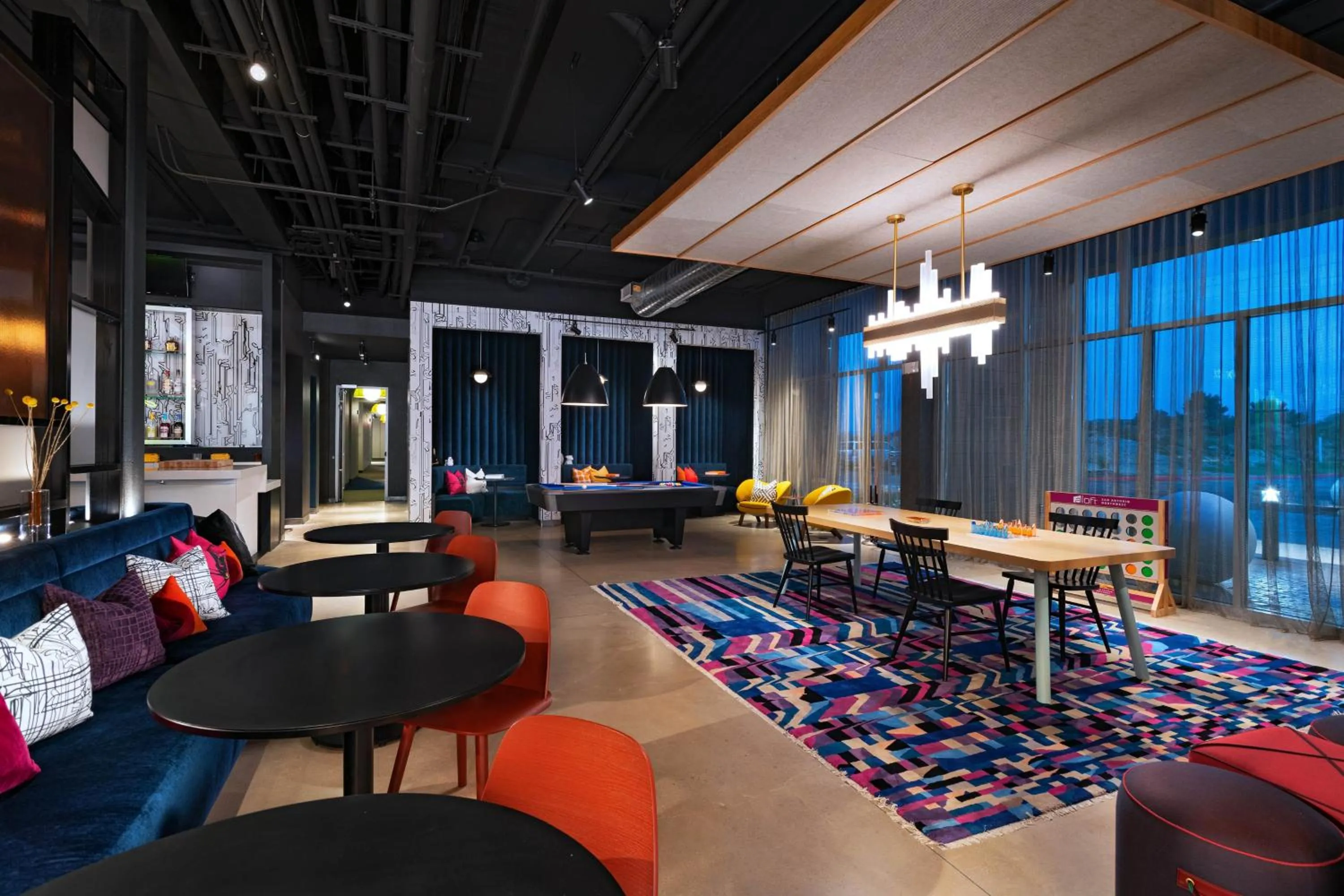 Lounge or bar in Aloft San Antonio UTSA Area