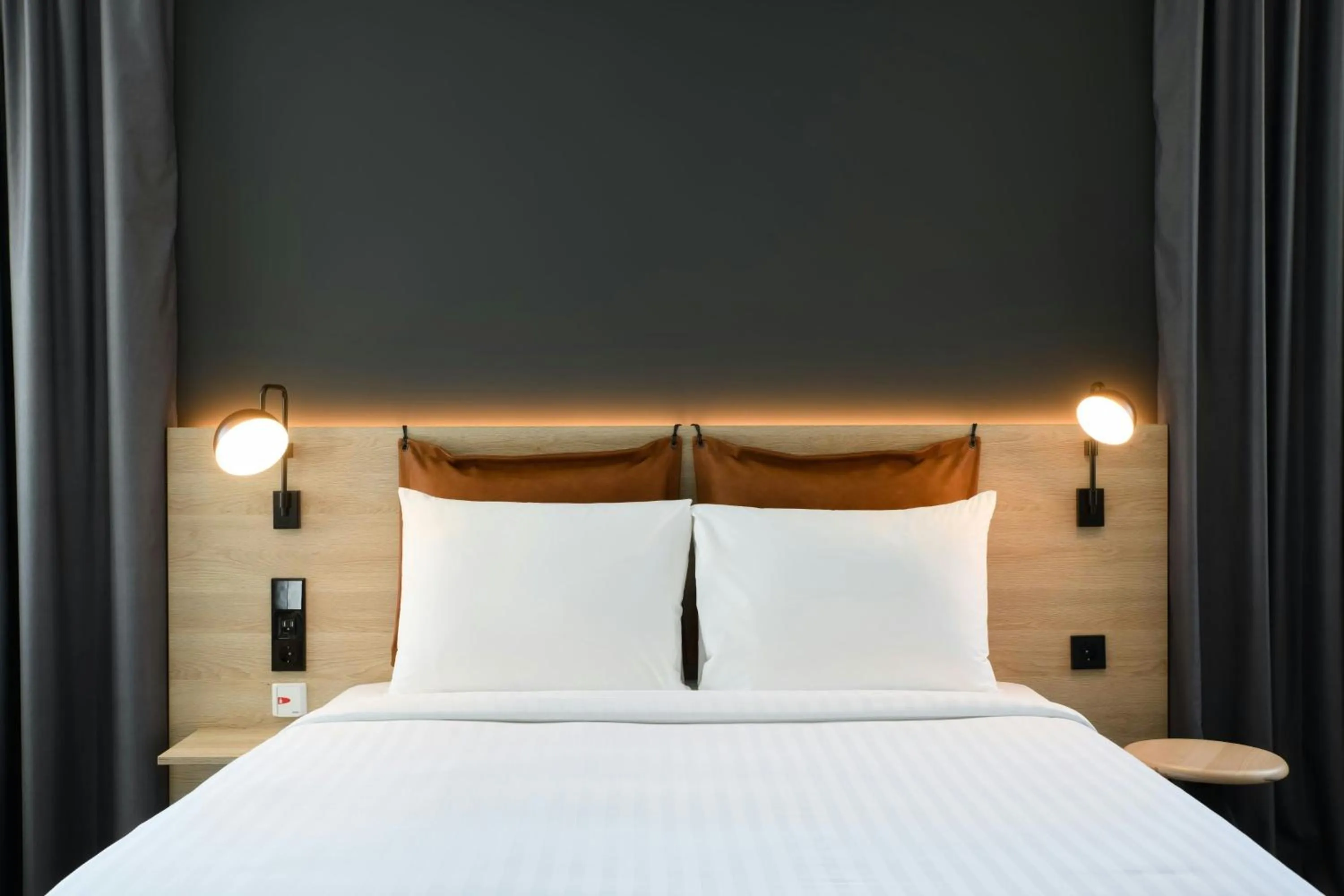 Photo of the whole room, Bed in Moxy Stuttgart Feuerbach