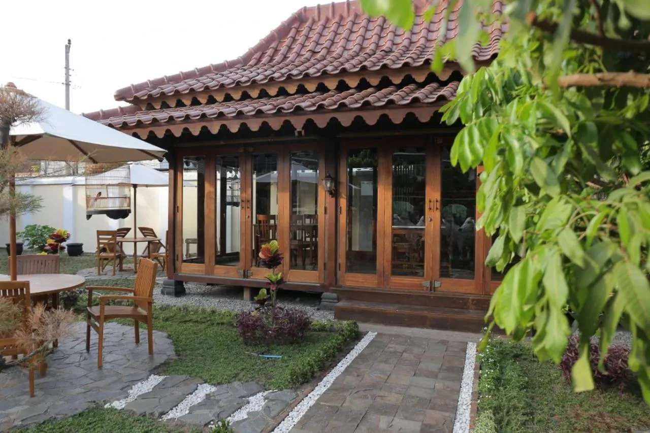 Restaurant/places to eat in Dem Ayem Heritage Guest House