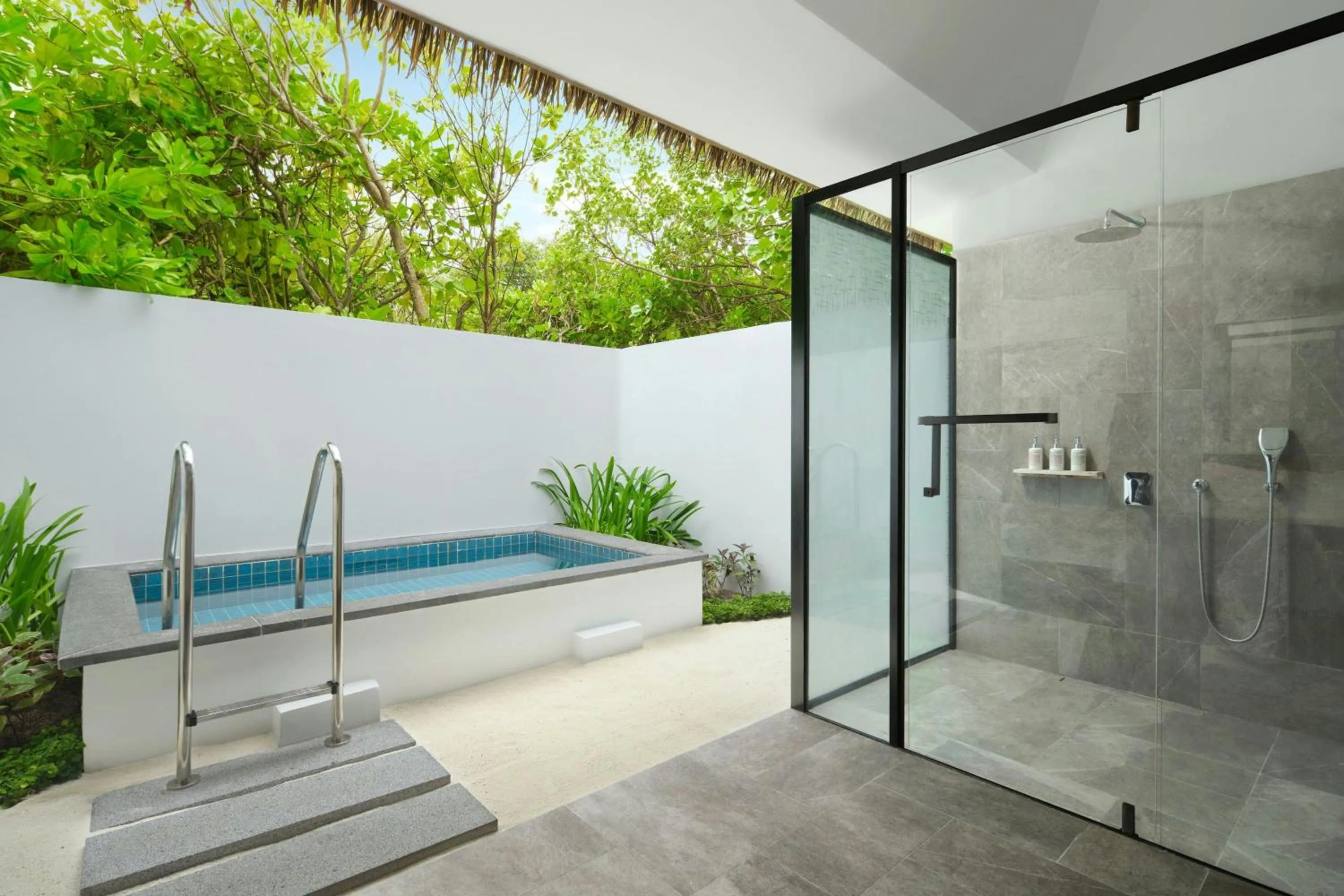 Bathroom in Le Meridien Maldives Resort & Spa
