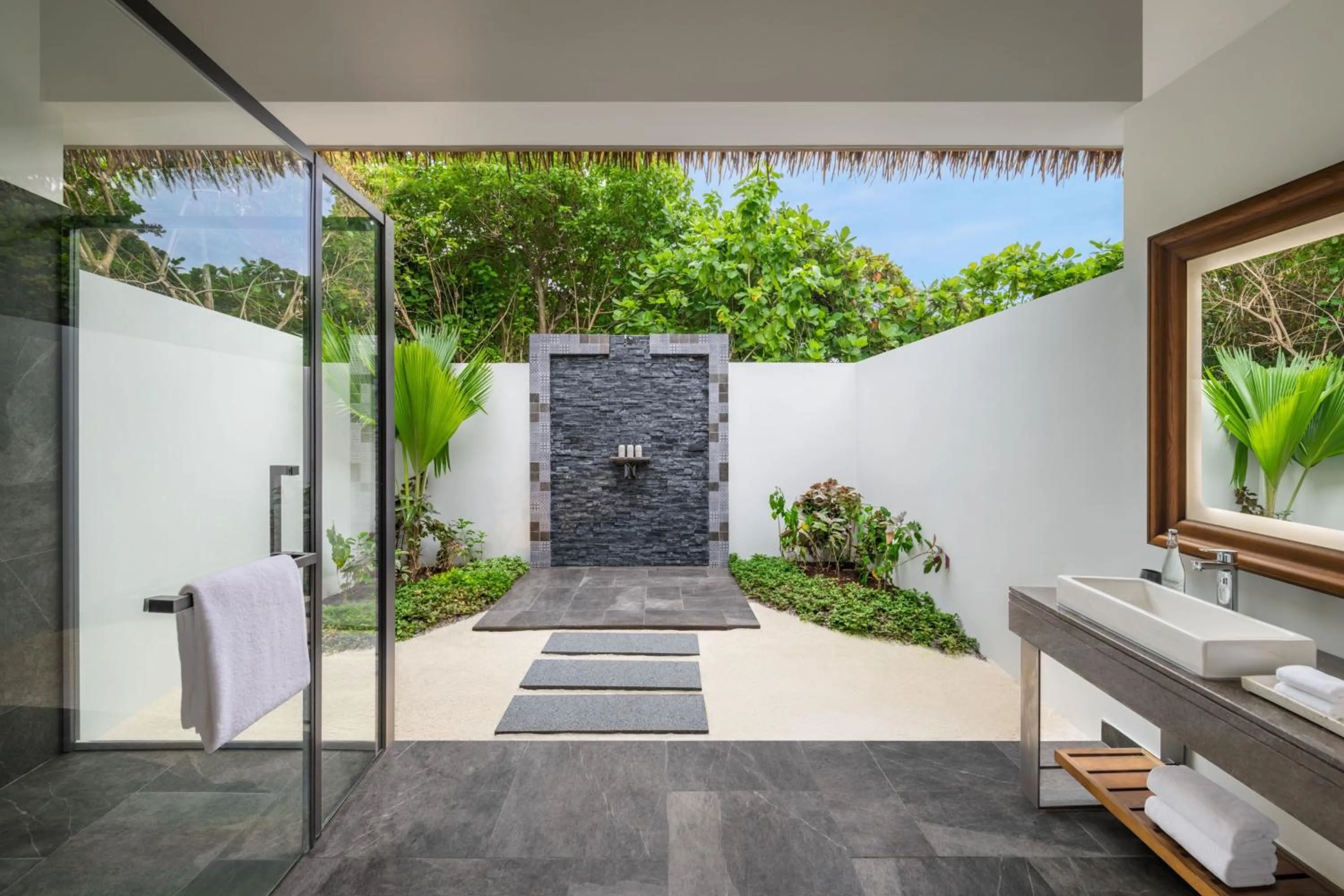 Bathroom in Le Meridien Maldives Resort & Spa