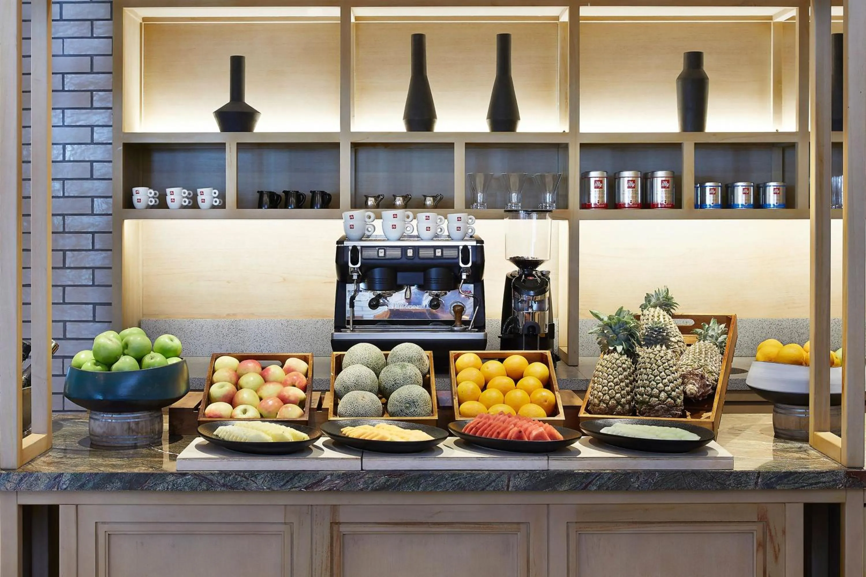 Breakfast in Le Meridien Maldives Resort & Spa