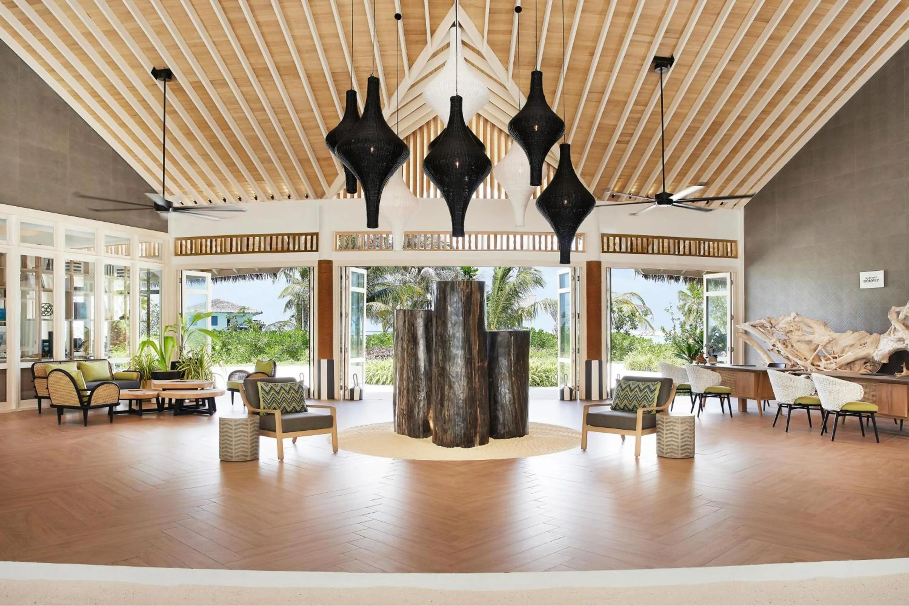 Lobby or reception in Le Meridien Maldives Resort & Spa