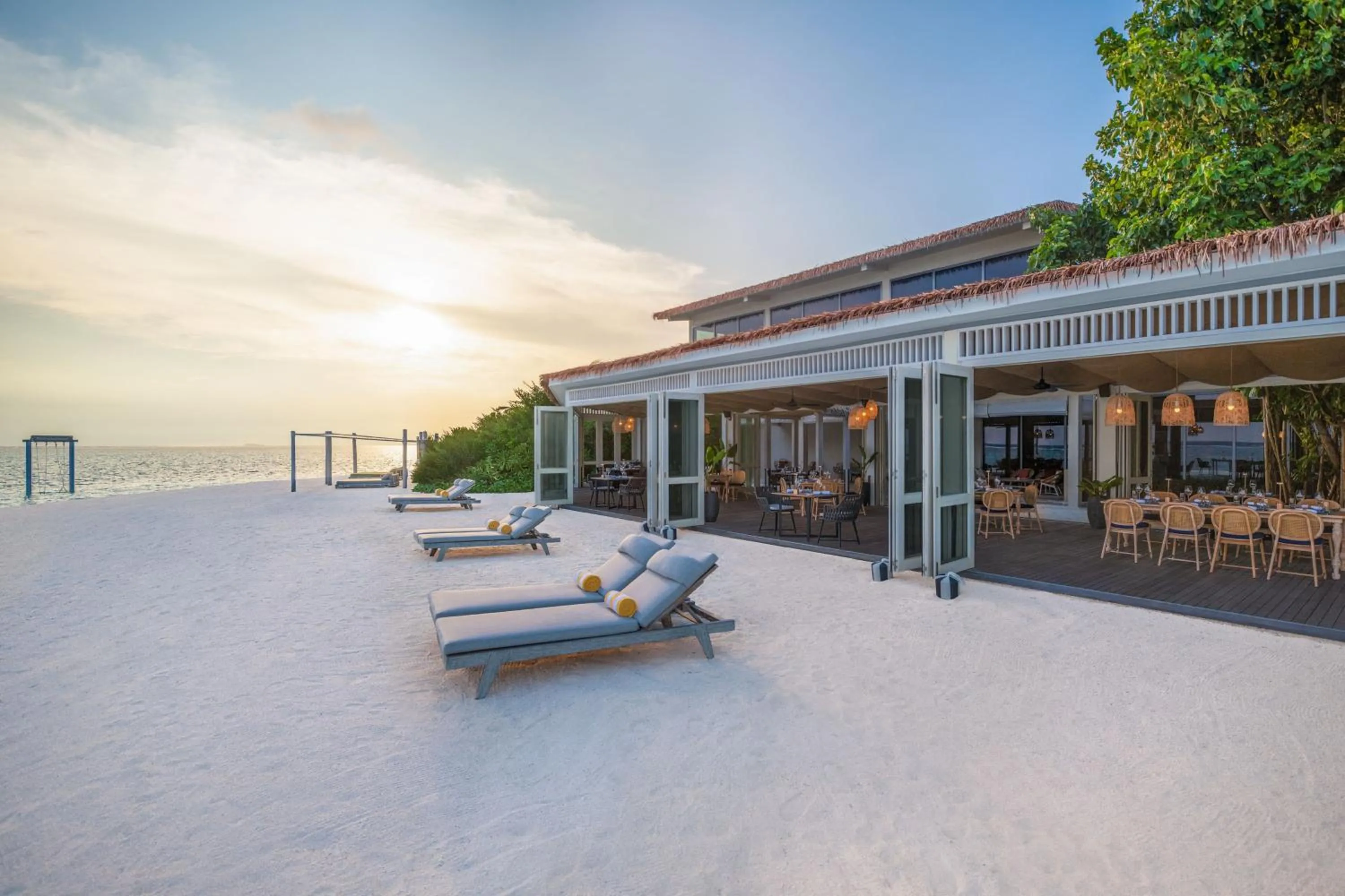 Lounge or bar in Le Meridien Maldives Resort & Spa