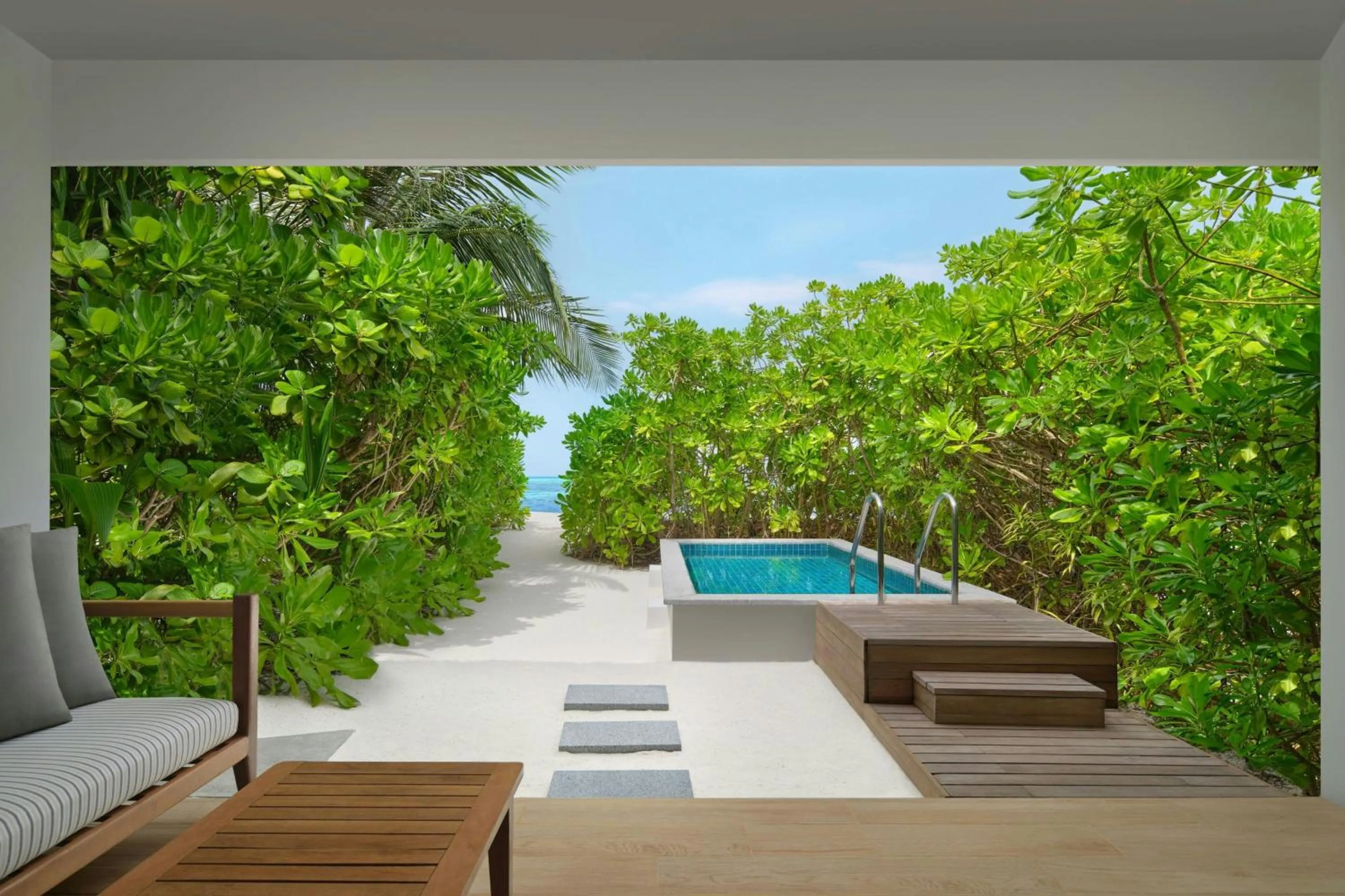 Swimming pool in Le Meridien Maldives Resort & Spa