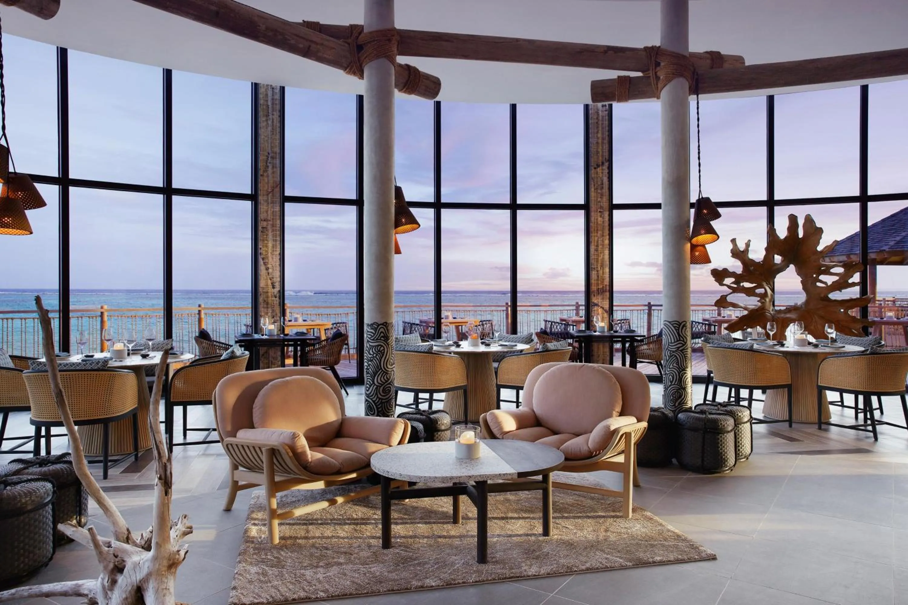 Restaurant/places to eat in Le Meridien Maldives Resort & Spa