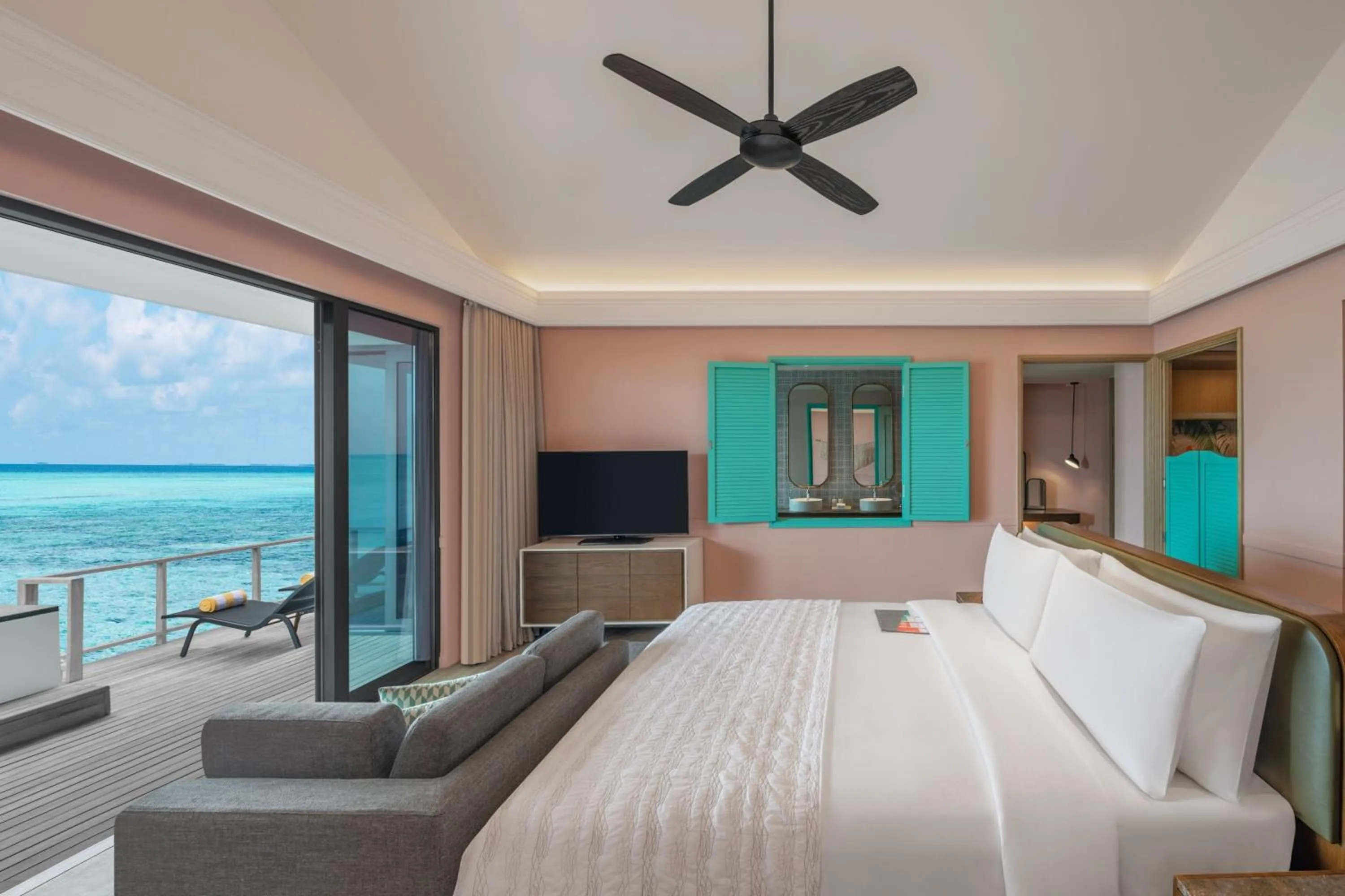 Swimming pool, Bed in Le Meridien Maldives Resort & Spa