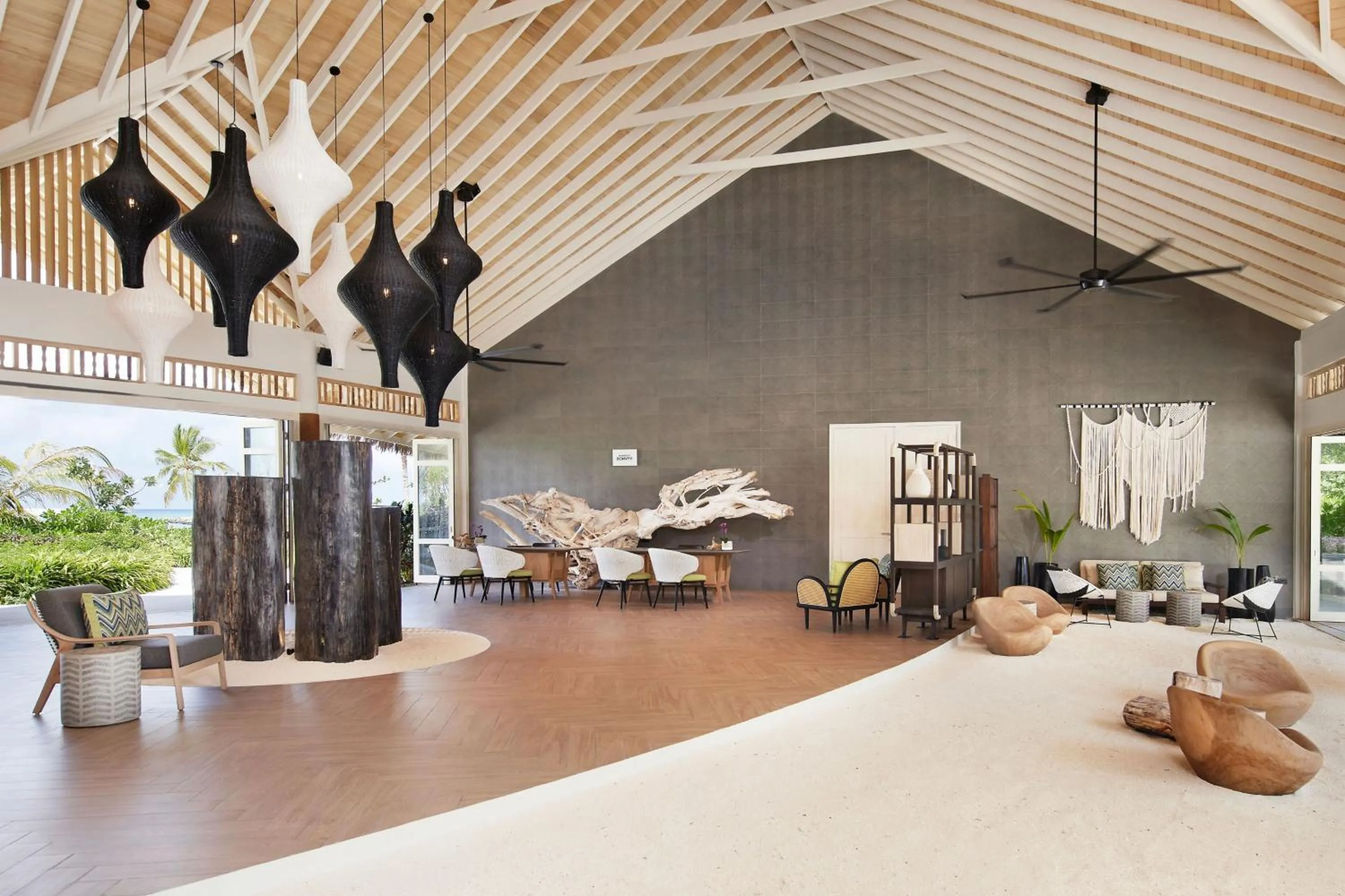 Lobby or reception in Le Meridien Maldives Resort & Spa