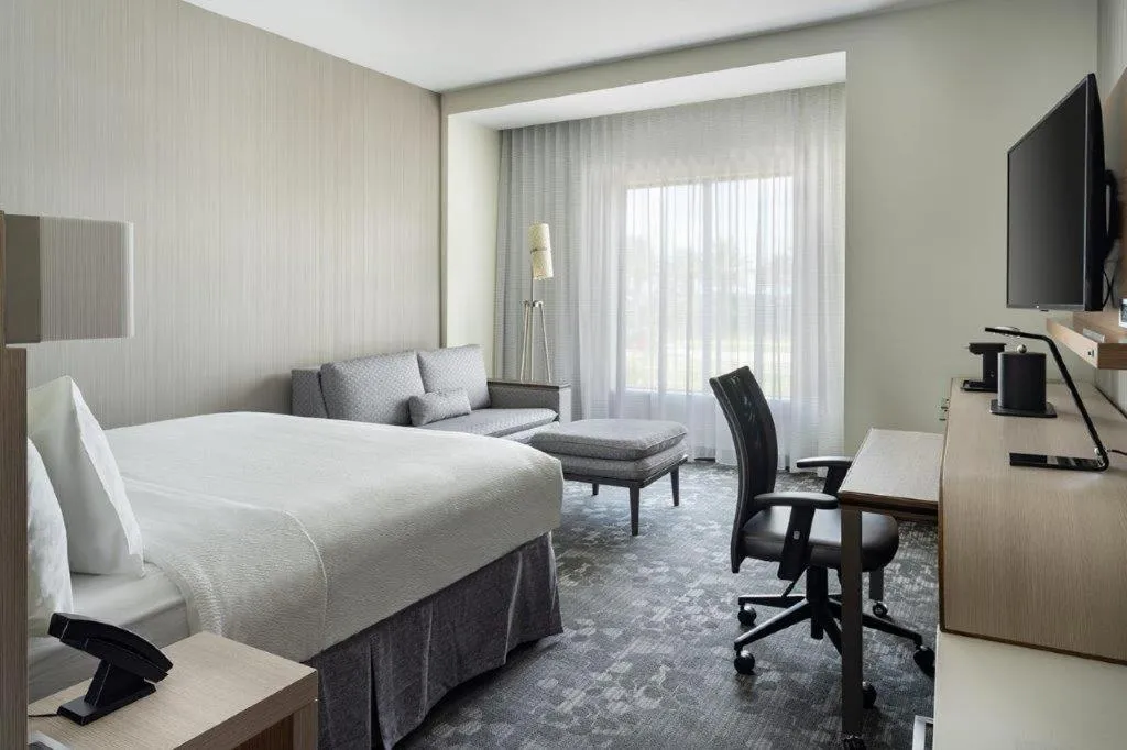 Bed in Courtyard by Marriott Port St. Lucie Tradition