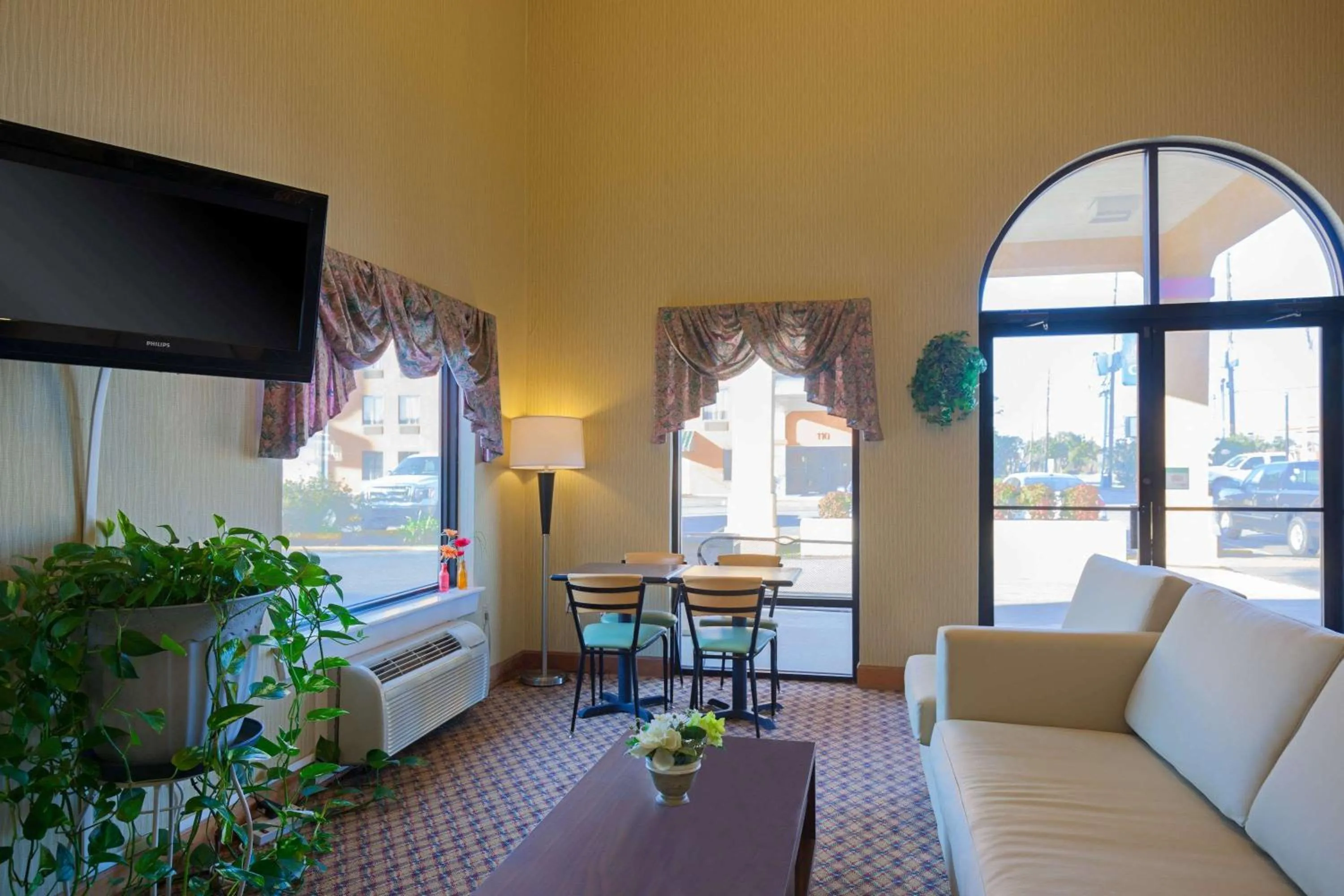 Lobby or reception in Super 8 by Wyndham Hammond