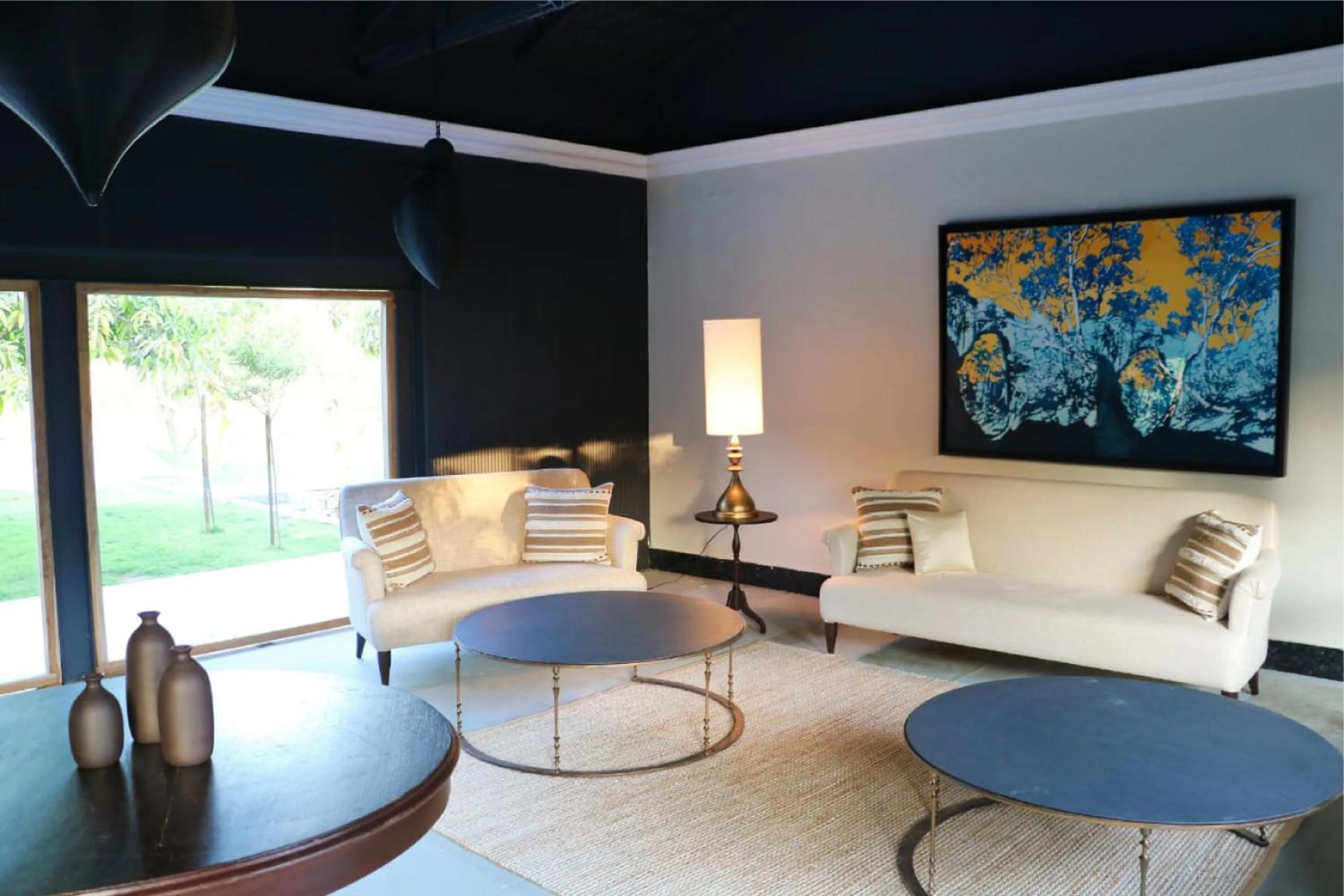 Communal lounge/ TV room in The Postcard Gir Wildlife Sanctuary