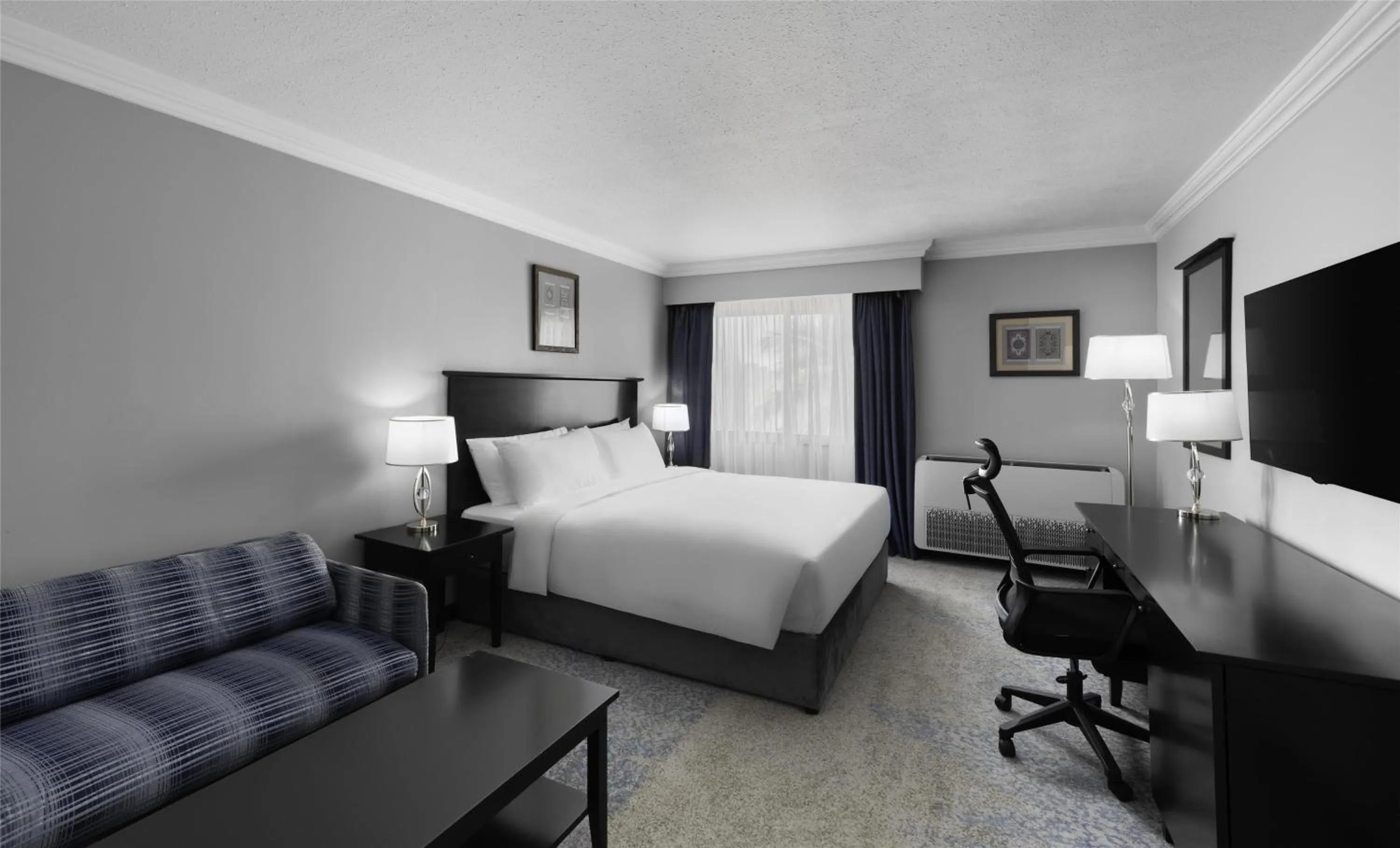 Bedroom, Bed in Radisson Blu Hotel, Yanbu