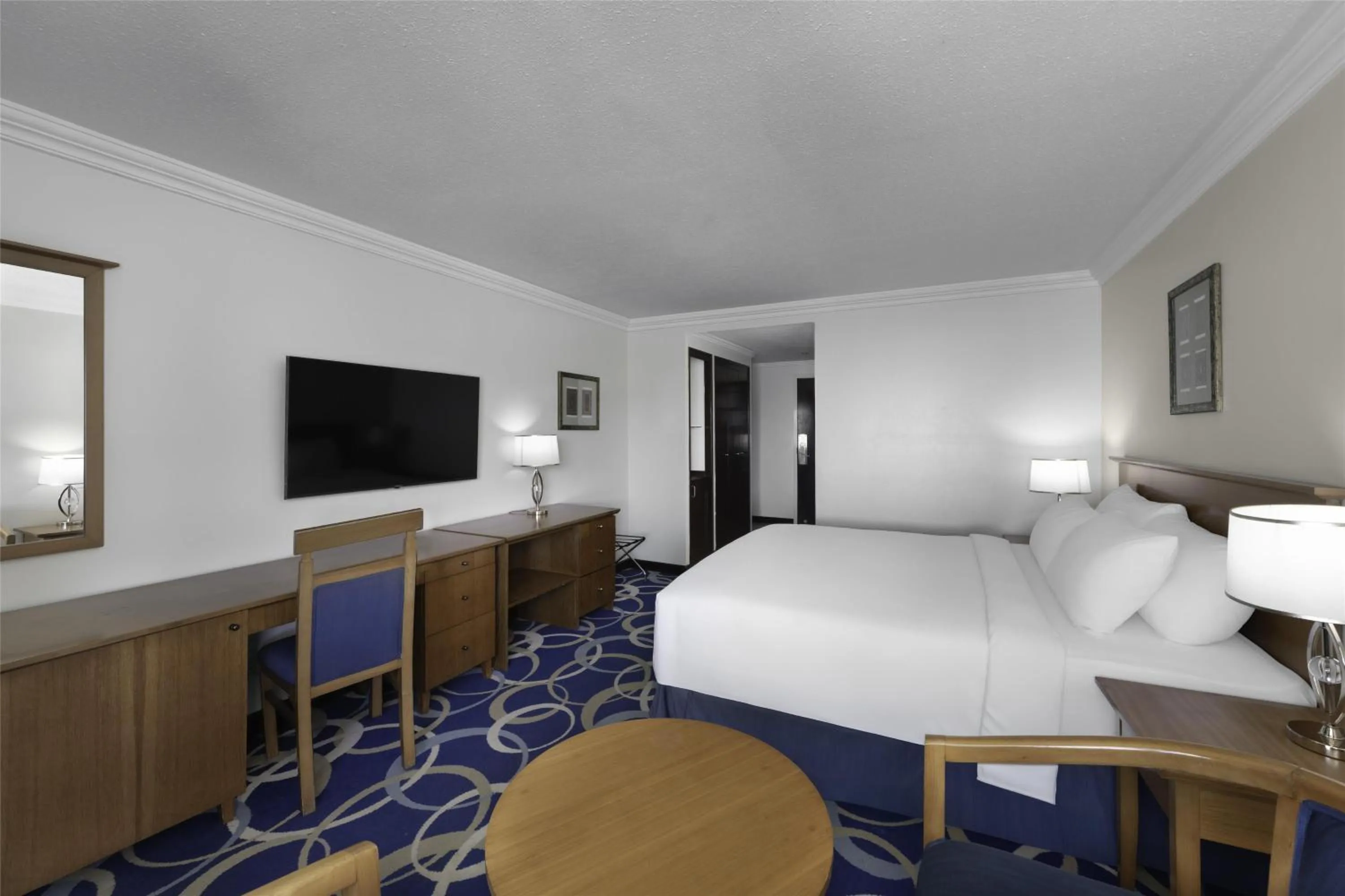 Bedroom, Bed in Radisson Blu Hotel, Yanbu