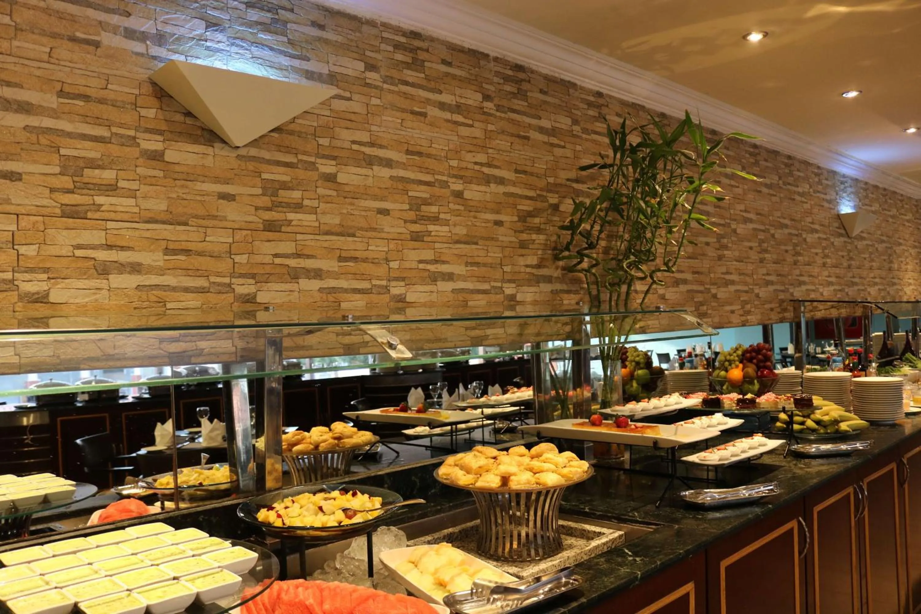 Restaurant/places to eat in Radisson Blu Hotel, Yanbu