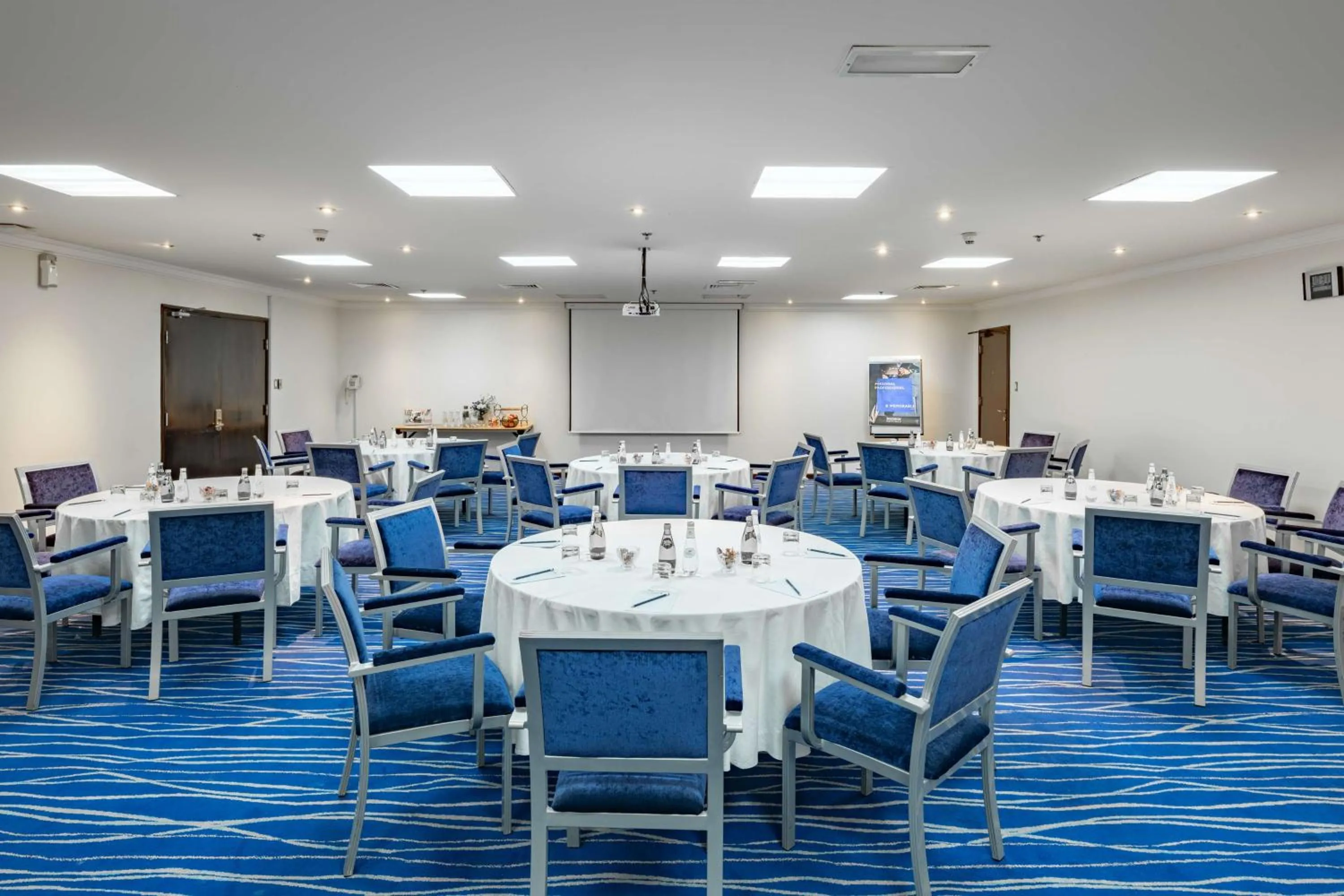 Meeting/conference room in Radisson Blu Hotel, Yanbu