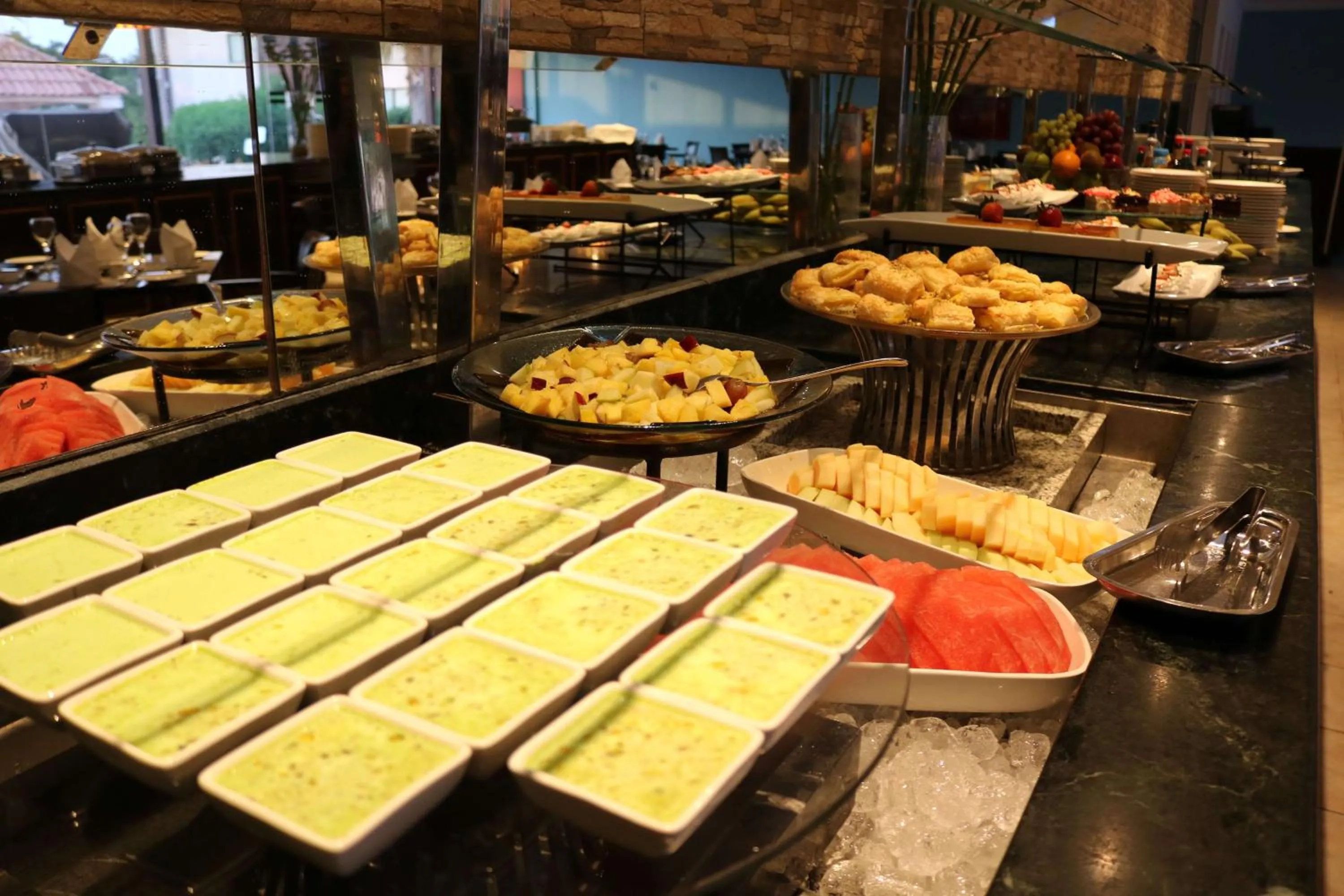 Restaurant/places to eat in Radisson Blu Hotel, Yanbu