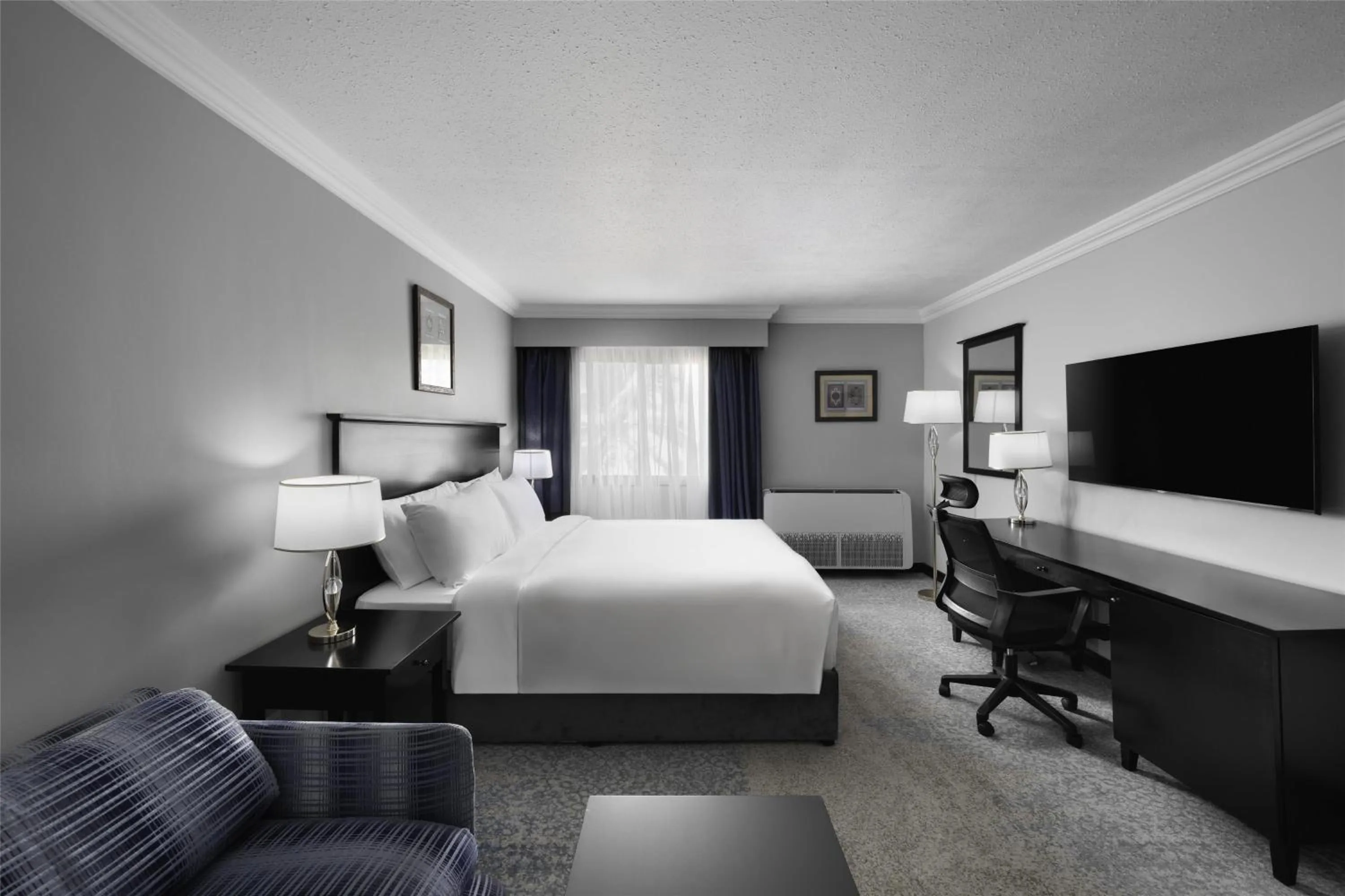 Bedroom, Bed in Radisson Blu Hotel, Yanbu