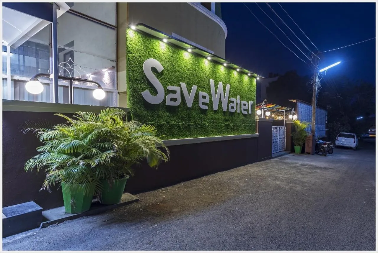 Restaurant/places to eat in Hotel Green Field