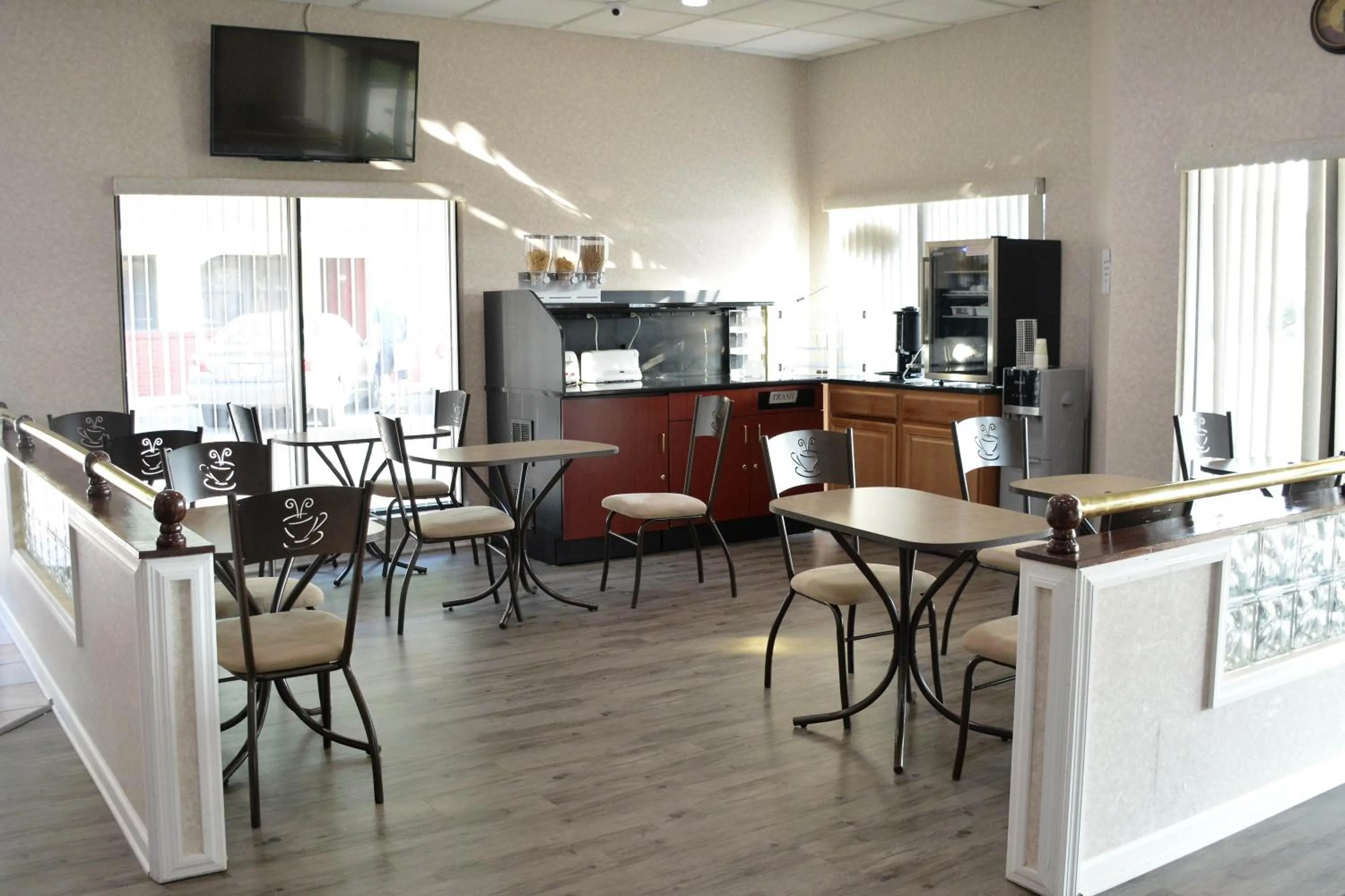 Restaurant/places to eat in Atlantic Inn and Suites - Wall Township