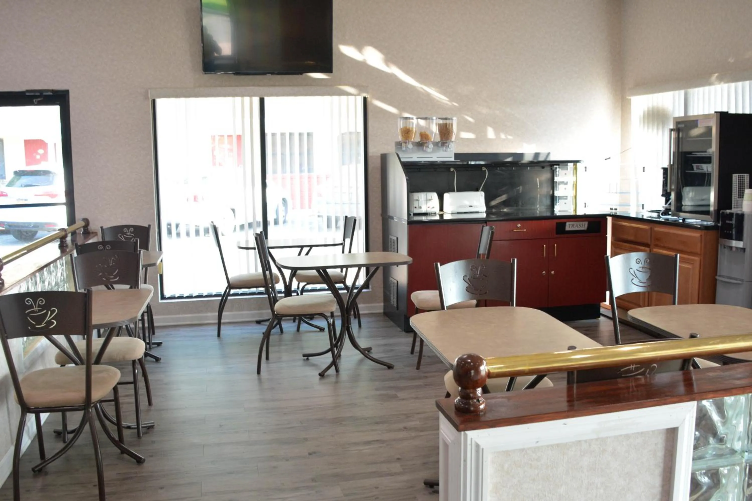 Restaurant/places to eat in Atlantic Inn and Suites - Wall Township