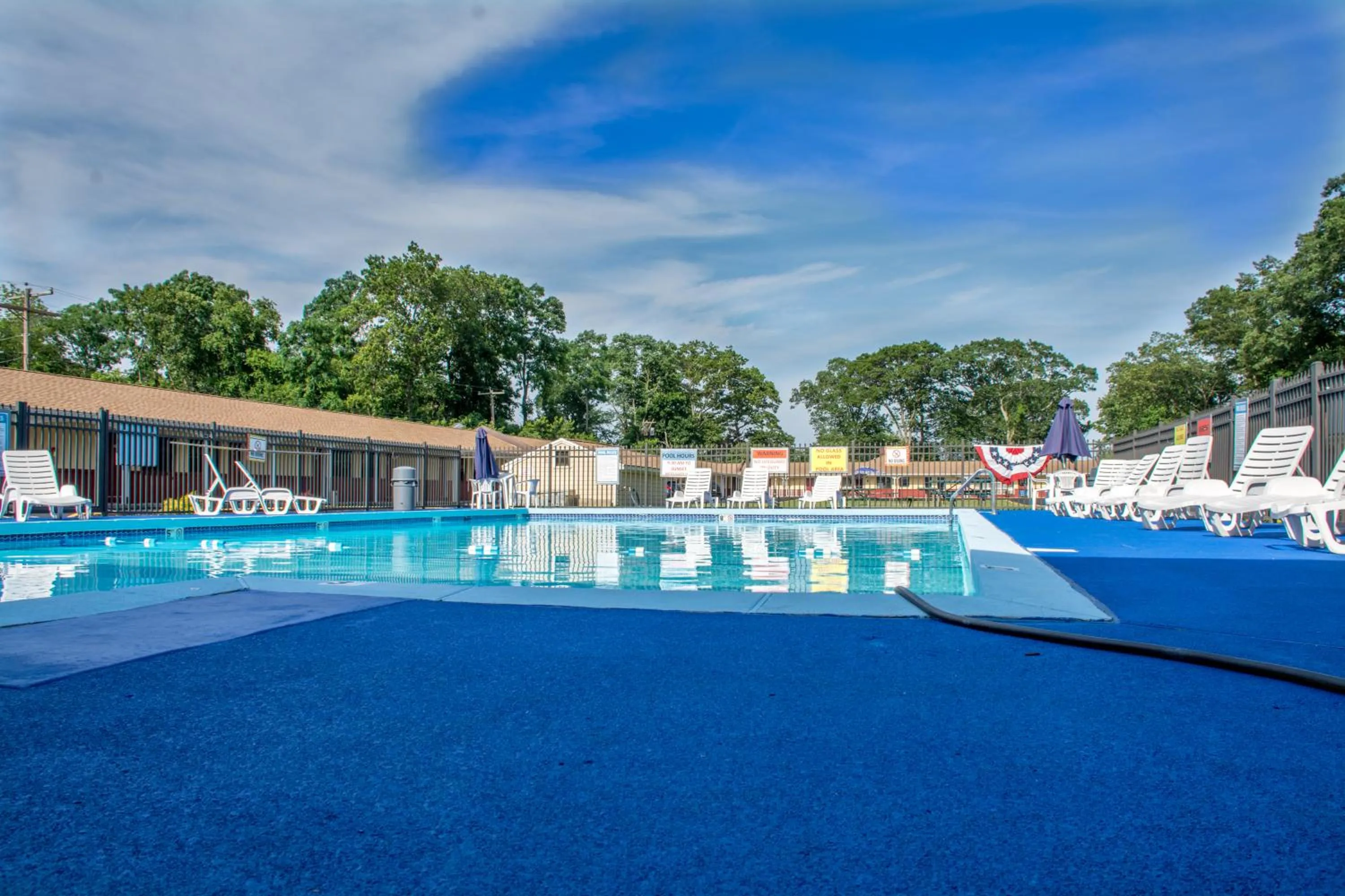 Swimming pool in Atlantic Inn and Suites - Wall Township