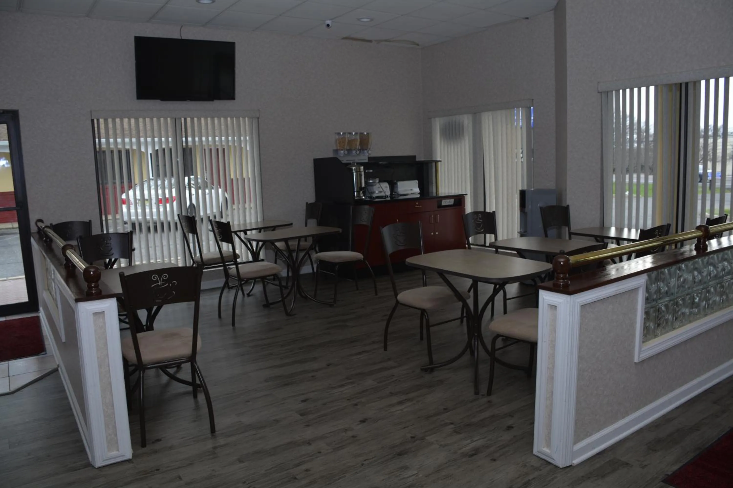 Restaurant/places to eat in Atlantic Inn and Suites - Wall Township