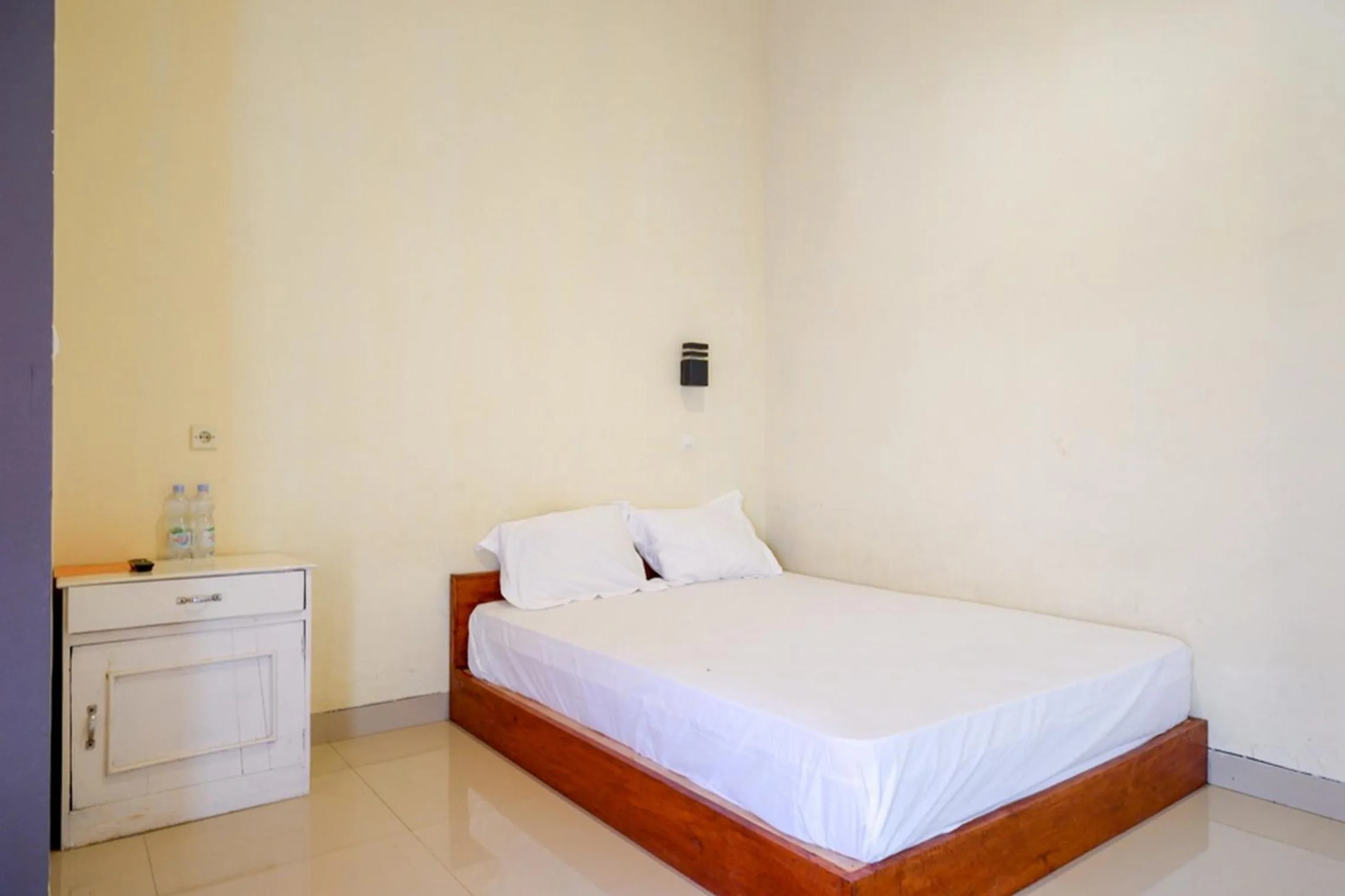 Bedroom, Bed in RedDoorz near Candi Cetho Karanganyar
