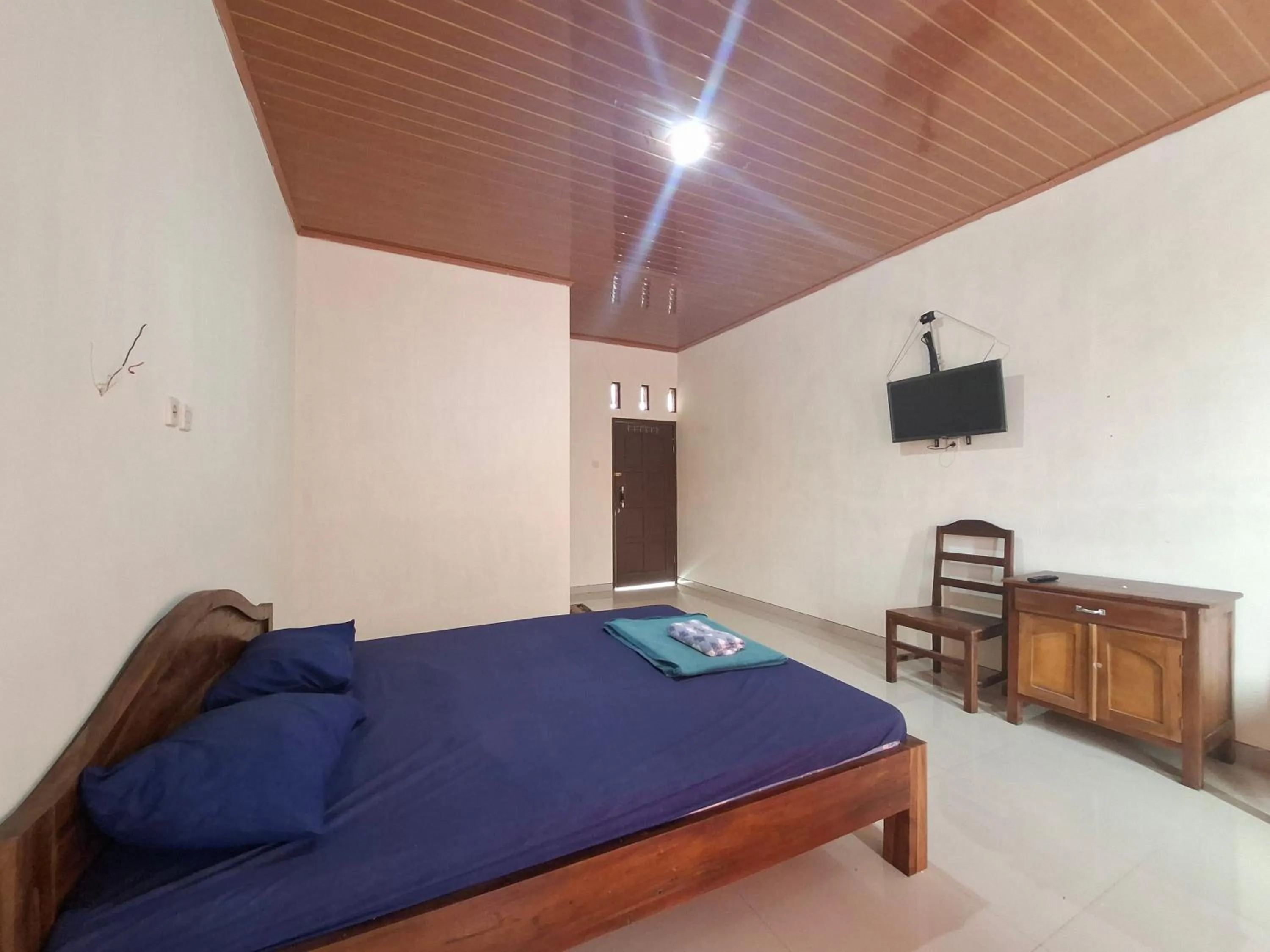 Bedroom, Bed in RedDoorz near Candi Cetho Karanganyar