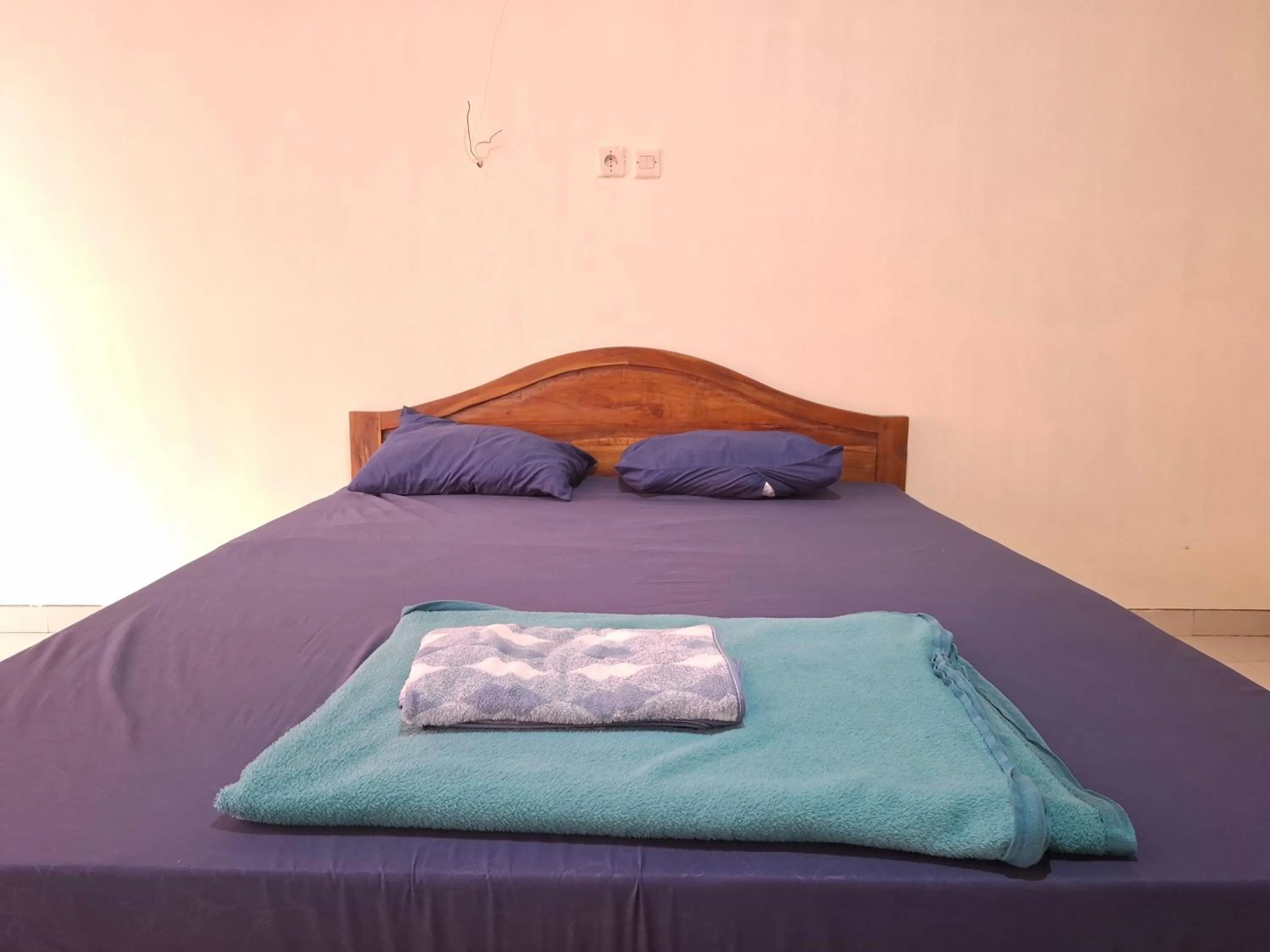 Bedroom, Bed in RedDoorz near Candi Cetho Karanganyar