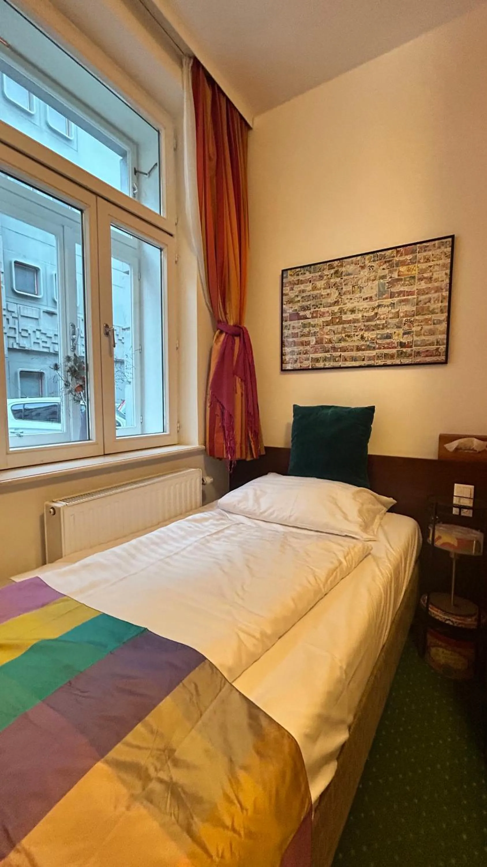 Bed in Pension Stadthalle