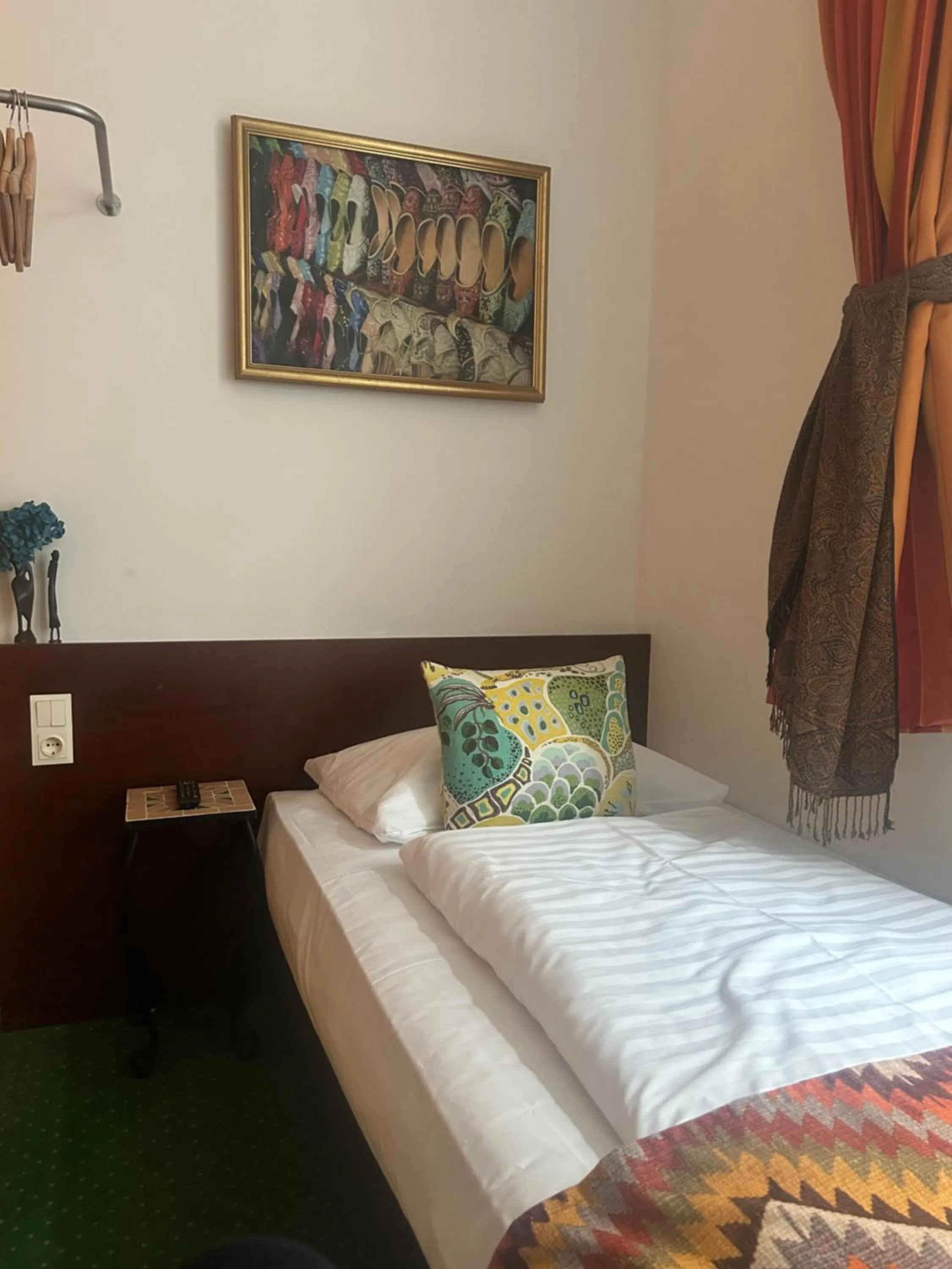 Bed in Pension Stadthalle