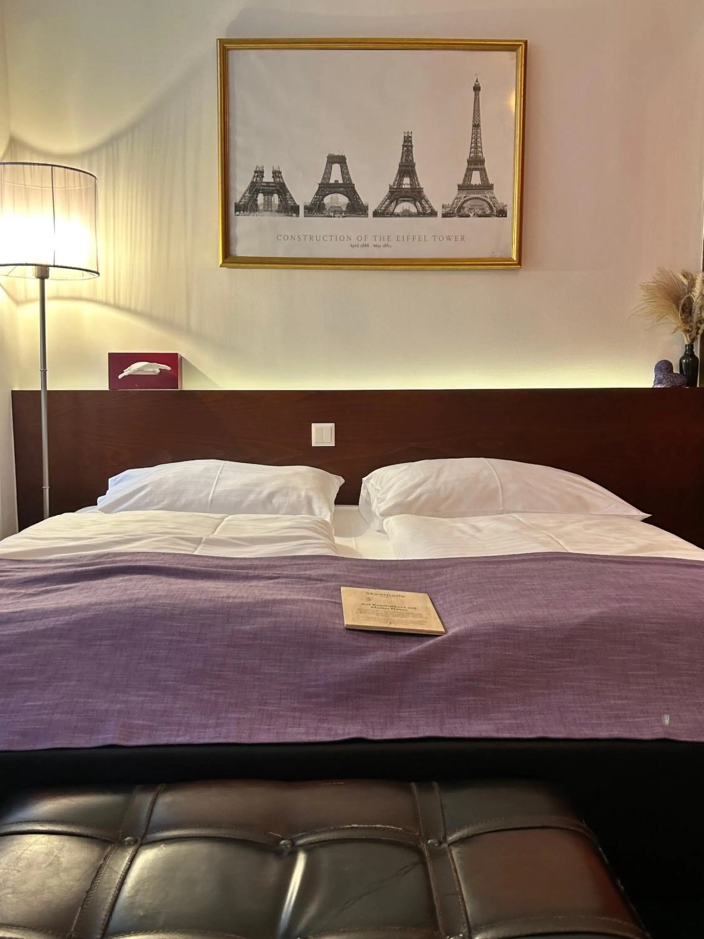 Bed in Pension Stadthalle