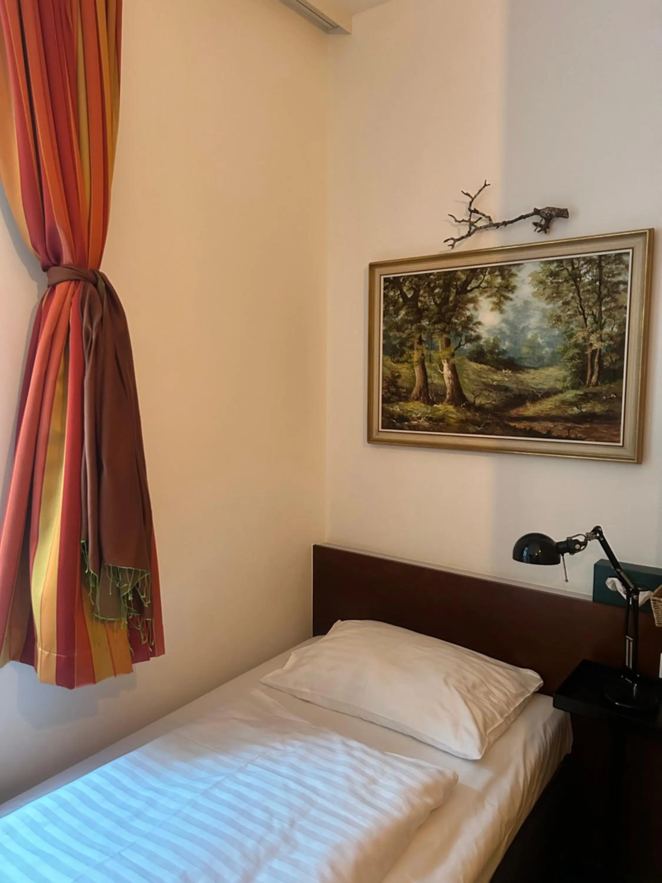 Bed in Pension Stadthalle