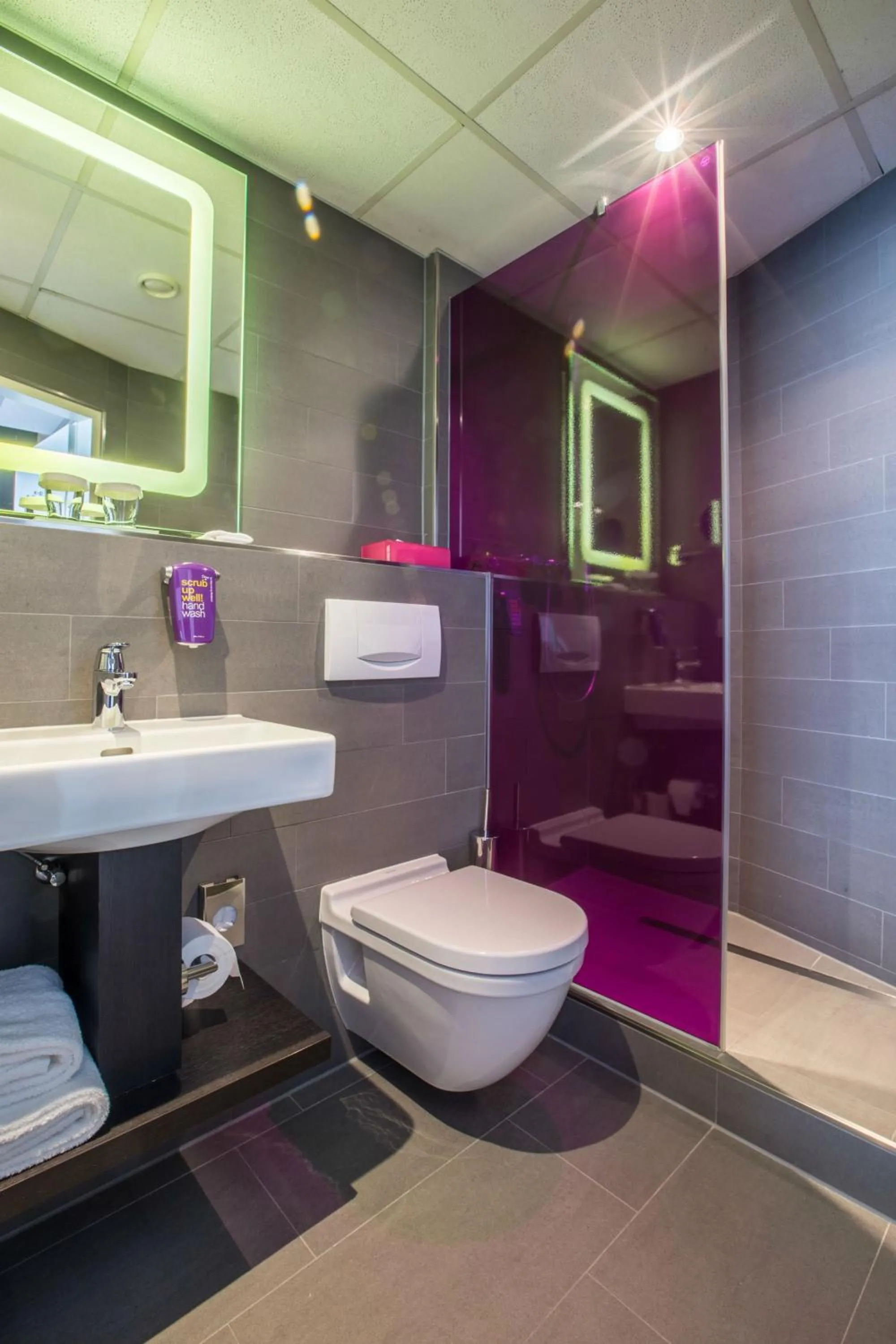 Bathroom in Park Inn by Radisson Nürnberg