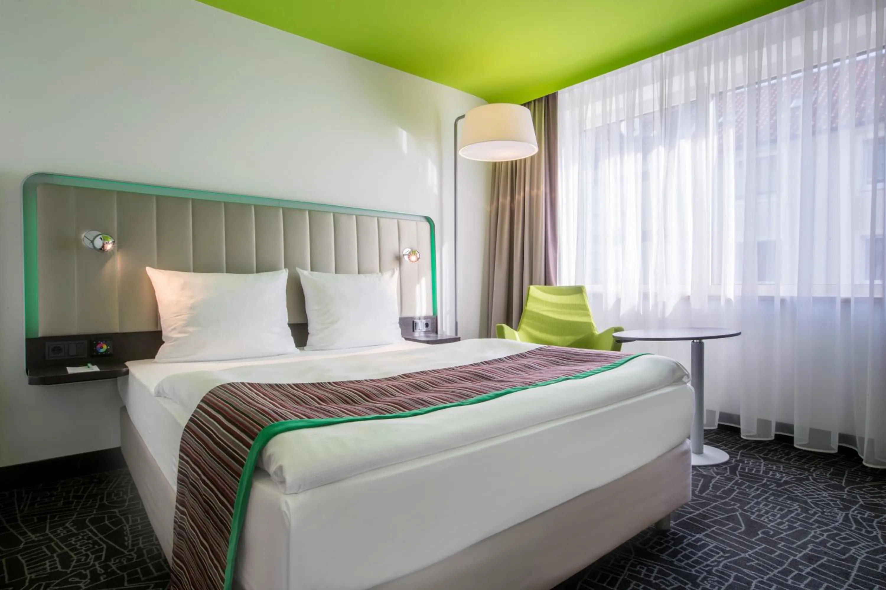 Photo of the whole room, Bed in Park Inn by Radisson Nürnberg