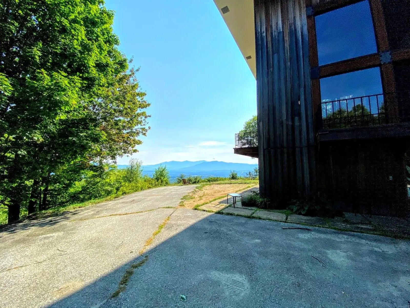 RL Breathtaking views and grand unique style private mountain retreat 4WD recommended